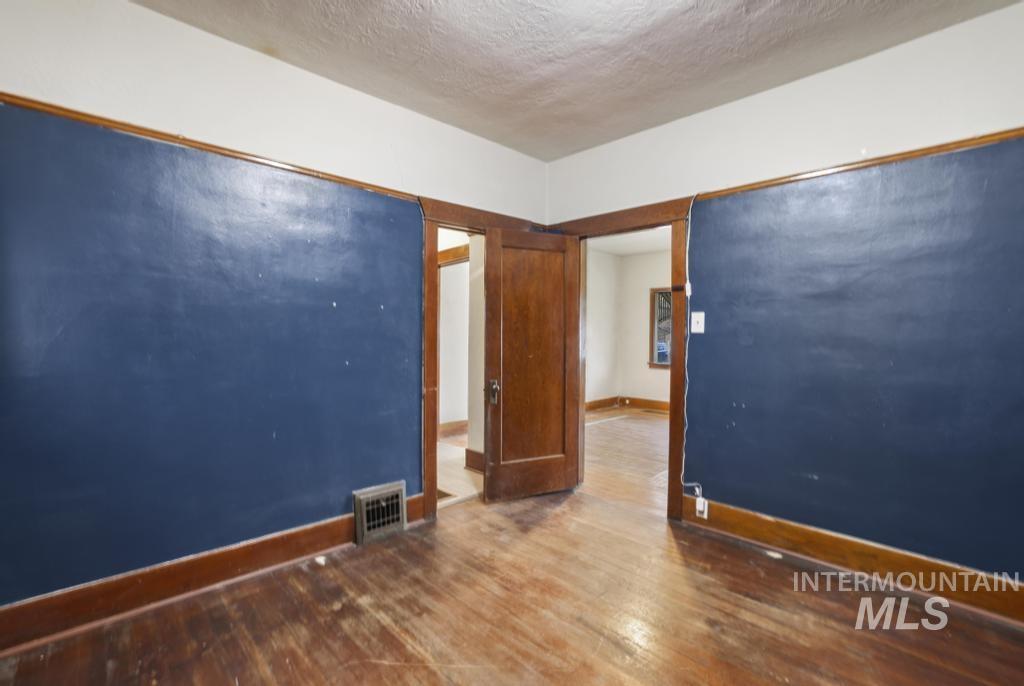 504 5Th Ave E, Twin Falls, Idaho 83301-7142, 3 Bedrooms, 1 Bathroom, Residential For Sale, Price $249,500,MLS 98972644