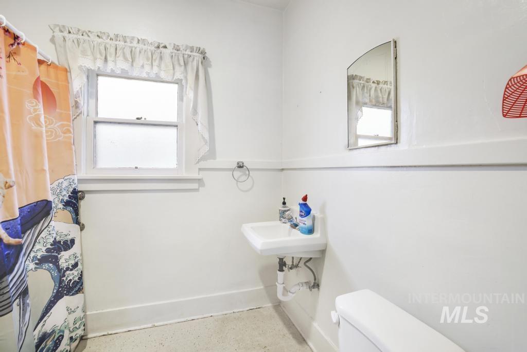 504 5Th Ave E, Twin Falls, Idaho 83301-7142, 3 Bedrooms, 1 Bathroom, Residential For Sale, Price $249,500,MLS 98972644