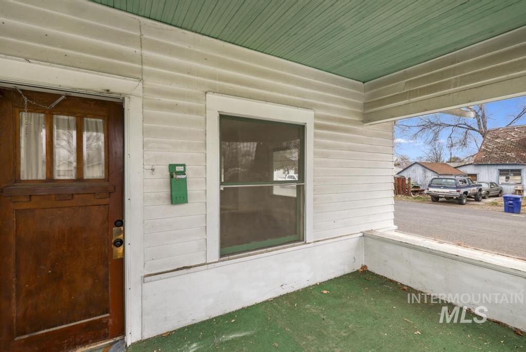 504 5Th Ave E, Twin Falls, Idaho 83301-7142, 3 Bedrooms, 1 Bathroom, Residential For Sale, Price $249,500,MLS 98972644