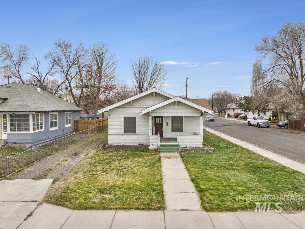 504 5Th Ave E, Twin Falls, Idaho 83301-7142, 3 Bedrooms, 1 Bathroom, Residential For Sale, Price $249,500,MLS 98972644