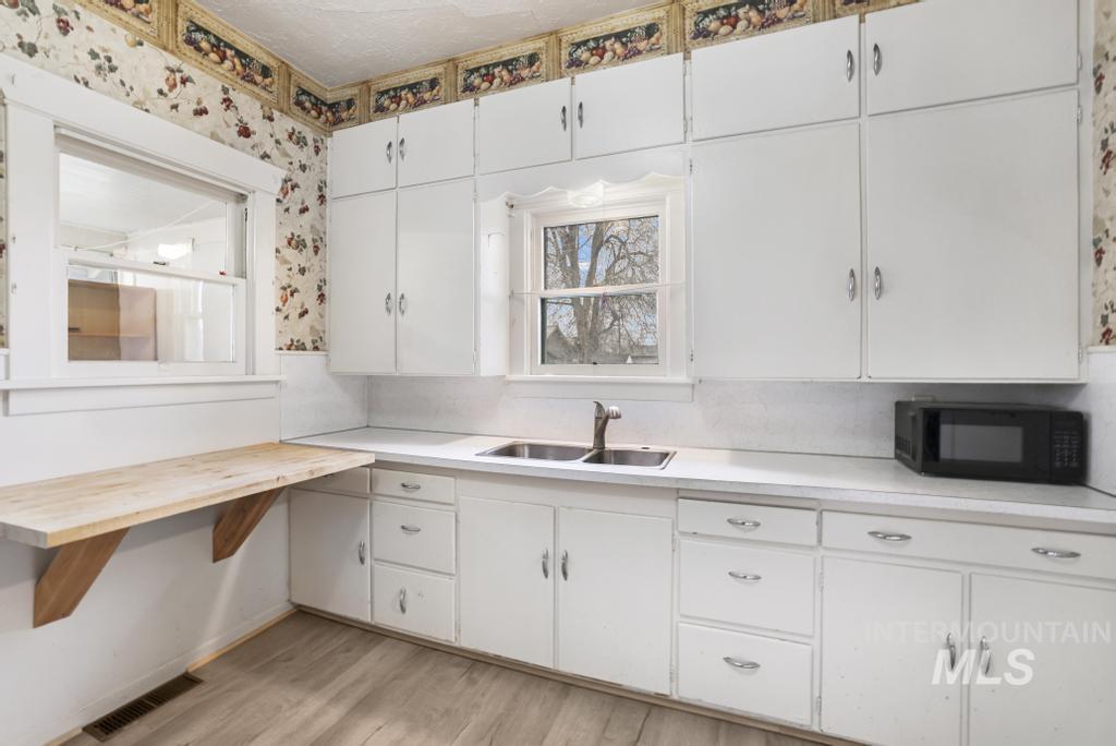 504 5Th Ave E, Twin Falls, Idaho 83301-7142, 3 Bedrooms, 1 Bathroom, Residential For Sale, Price $249,500,MLS 98972644