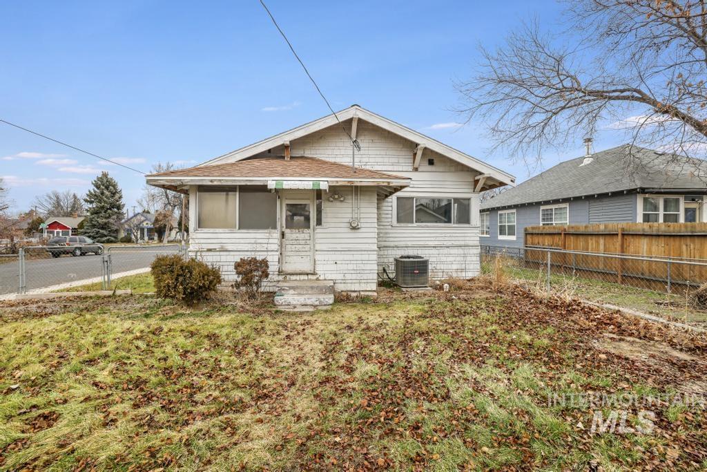 504 5Th Ave E, Twin Falls, Idaho 83301-7142, 3 Bedrooms, 1 Bathroom, Residential For Sale, Price $249,500,MLS 98972644