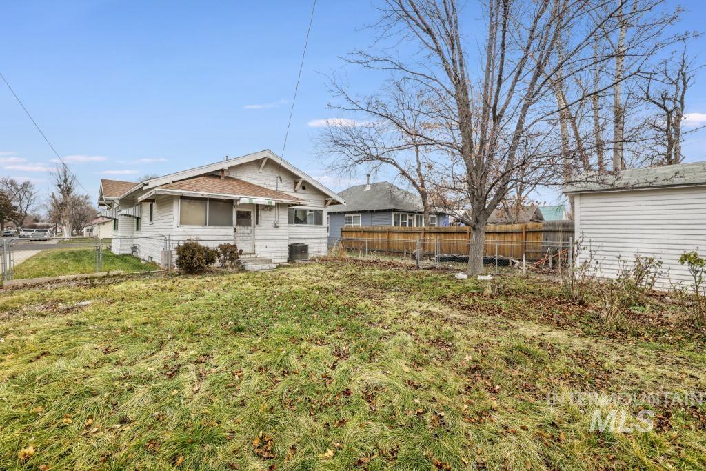 504 5Th Ave E, Twin Falls, Idaho 83301-7142, 3 Bedrooms, 1 Bathroom, Residential For Sale, Price $249,500,MLS 98972644