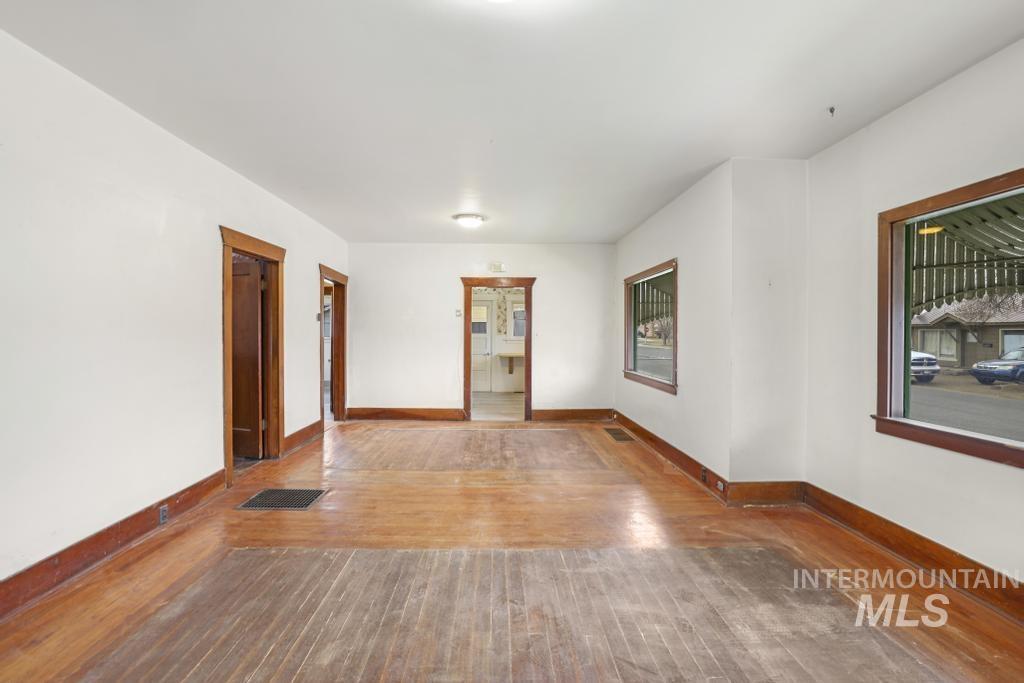 504 5Th Ave E, Twin Falls, Idaho 83301-7142, 3 Bedrooms, 1 Bathroom, Residential For Sale, Price $249,500,MLS 98972644