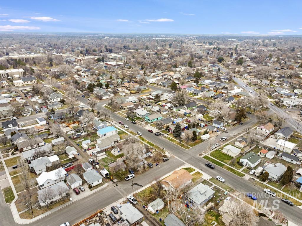 504 5Th Ave E, Twin Falls, Idaho 83301-7142, 3 Bedrooms, 1 Bathroom, Residential For Sale, Price $249,500,MLS 98972644