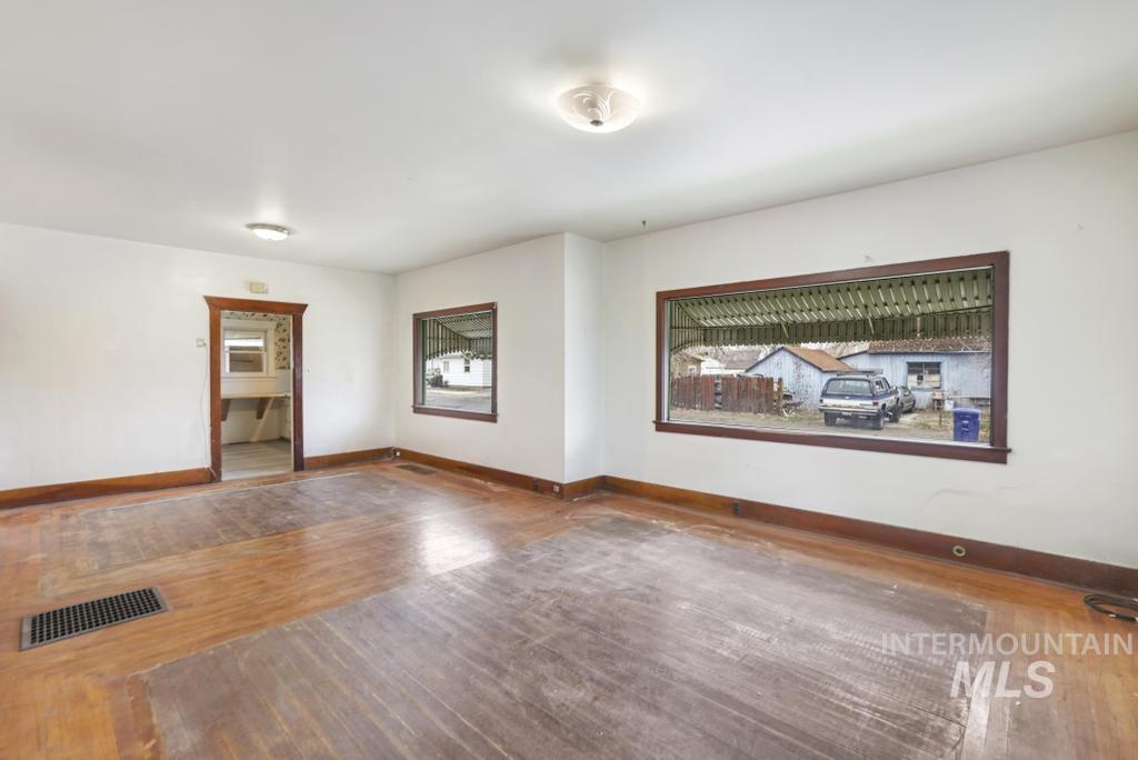 504 5Th Ave E, Twin Falls, Idaho 83301-7142, 3 Bedrooms, 1 Bathroom, Residential For Sale, Price $249,500,MLS 98972644