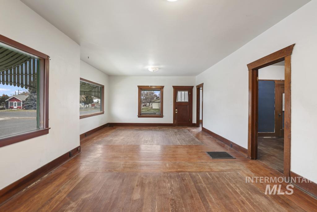 504 5Th Ave E, Twin Falls, Idaho 83301-7142, 3 Bedrooms, 1 Bathroom, Residential For Sale, Price $249,500,MLS 98972644