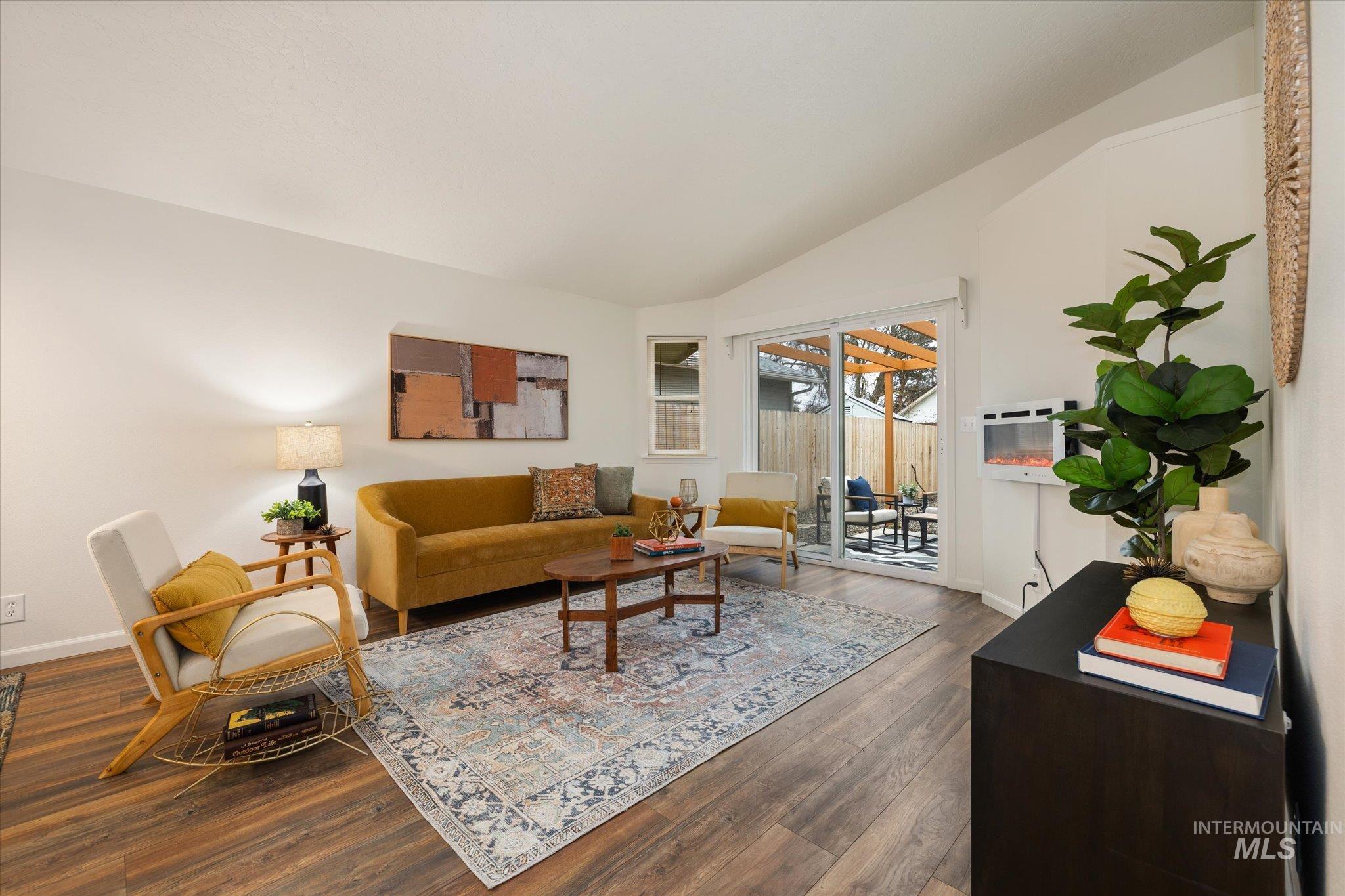 6013 N Waterside, Garden City, Idaho 83714, 3 Bedrooms, 2 Bathrooms, Residential For Sale, Price $411,000,MLS 98972646