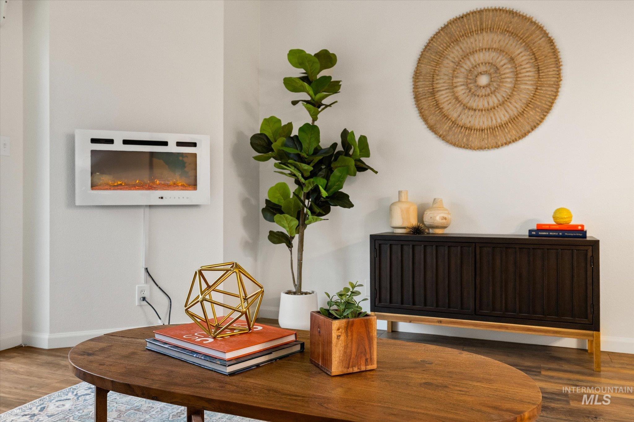 6013 N Waterside, Garden City, Idaho 83714, 3 Bedrooms, 2 Bathrooms, Residential For Sale, Price $411,000,MLS 98972646