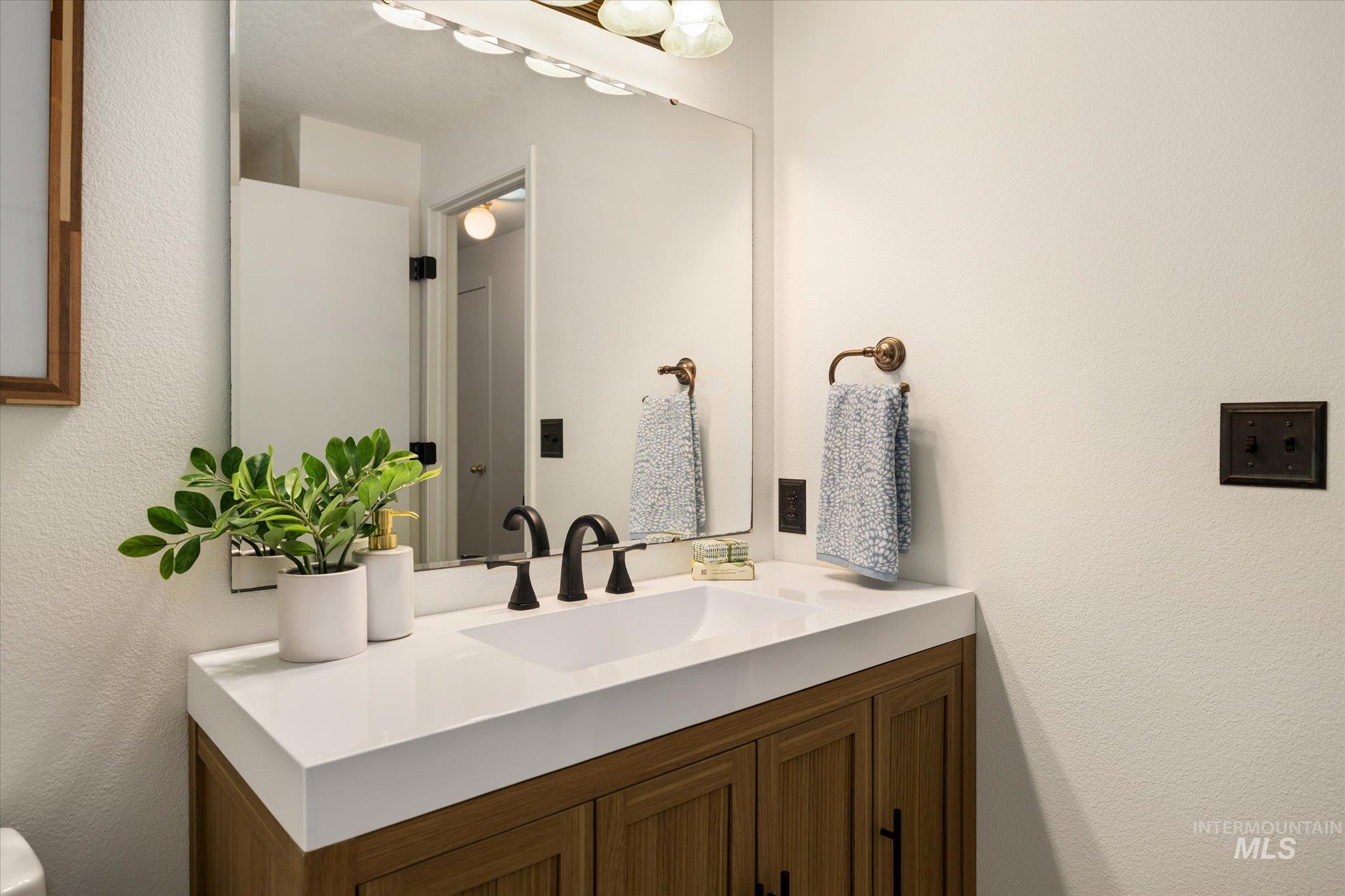 6013 N Waterside, Garden City, Idaho 83714, 3 Bedrooms, 2 Bathrooms, Residential For Sale, Price $411,000,MLS 98972646