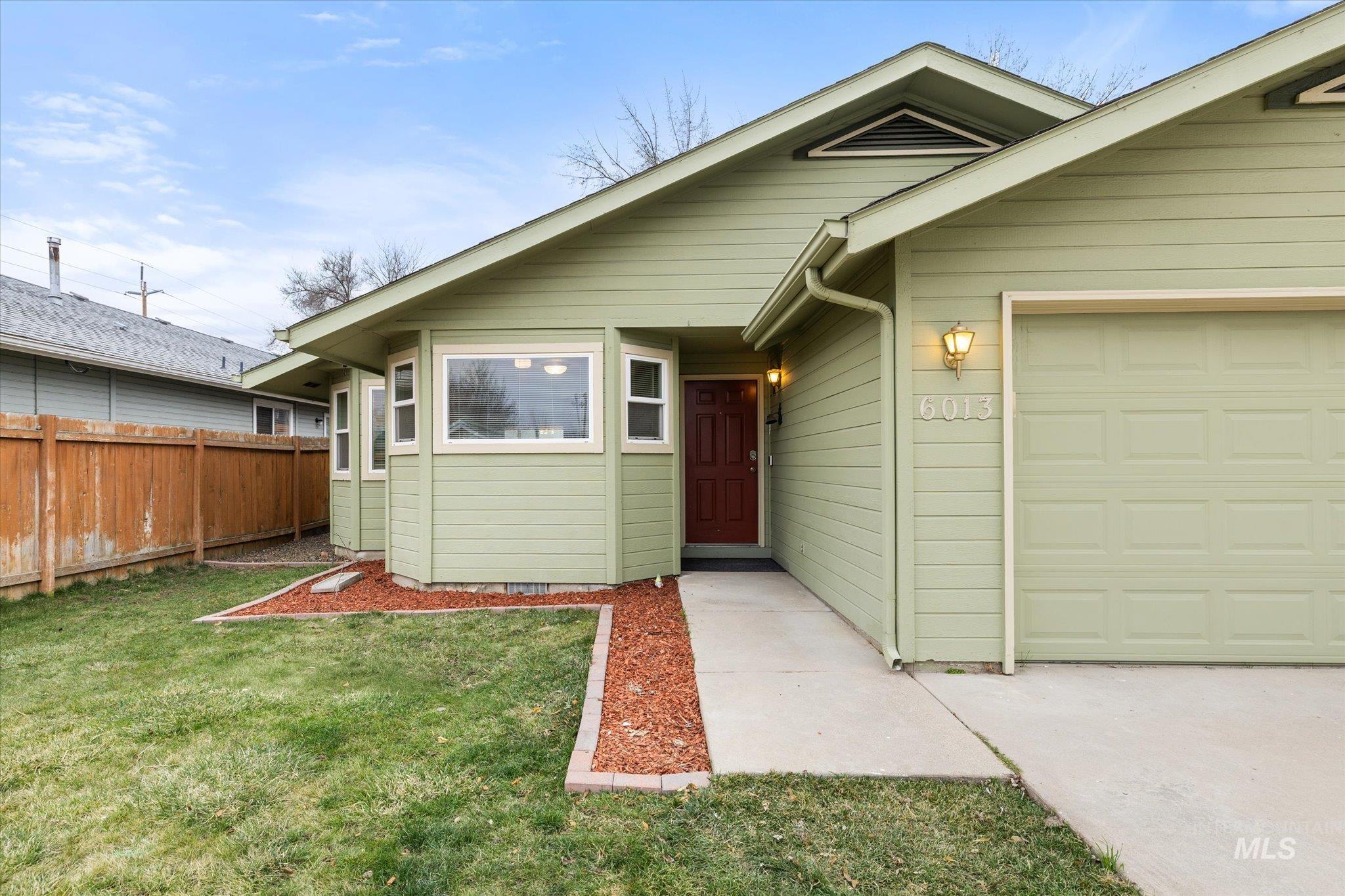 6013 N Waterside, Garden City, Idaho 83714, 3 Bedrooms, 2 Bathrooms, Residential For Sale, Price $411,000,MLS 98972646