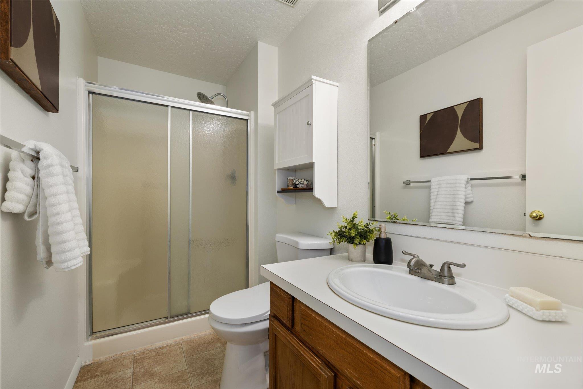 6013 N Waterside, Garden City, Idaho 83714, 3 Bedrooms, 2 Bathrooms, Residential For Sale, Price $411,000,MLS 98972646