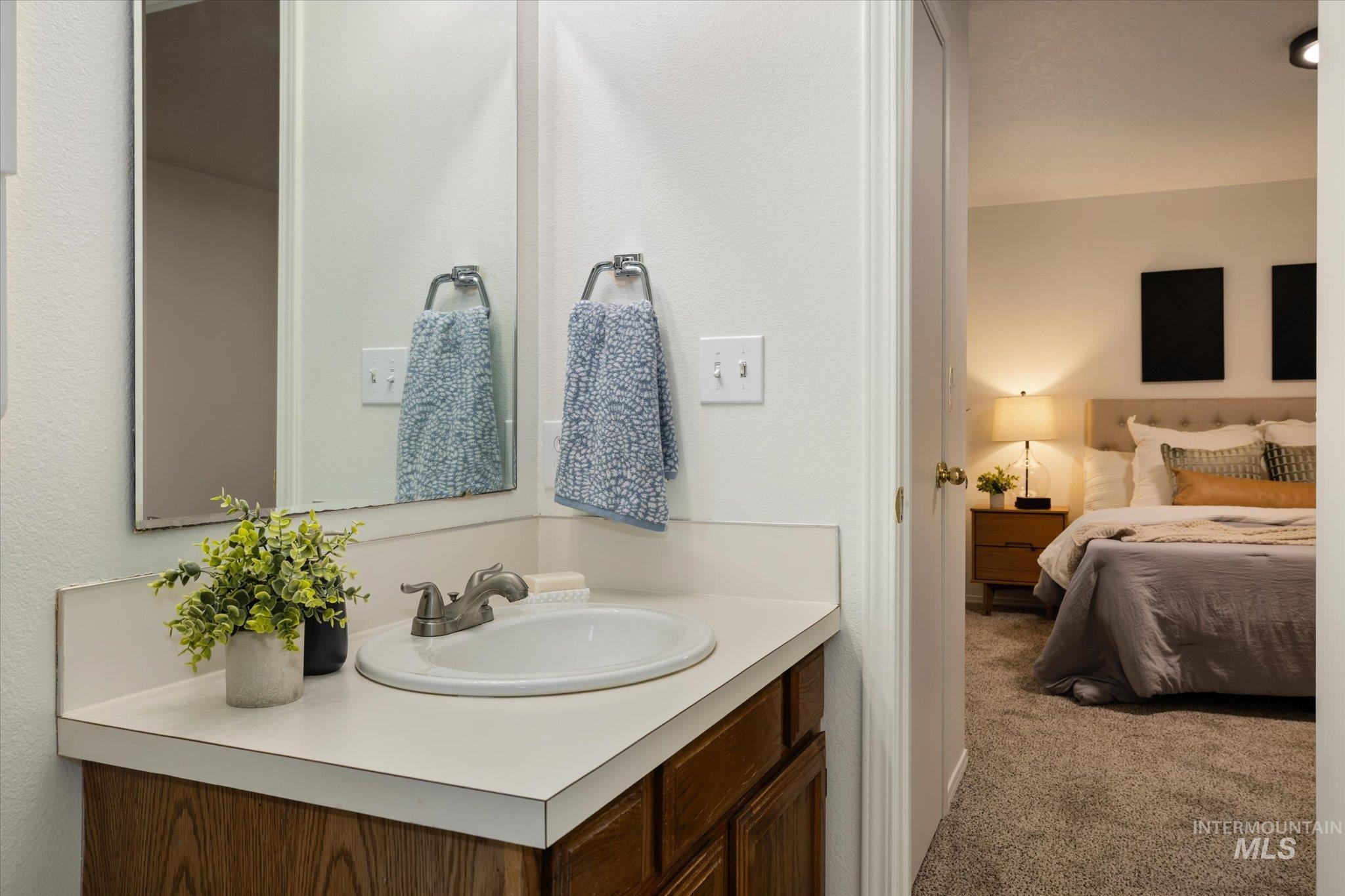 6013 N Waterside, Garden City, Idaho 83714, 3 Bedrooms, 2 Bathrooms, Residential For Sale, Price $411,000,MLS 98972646