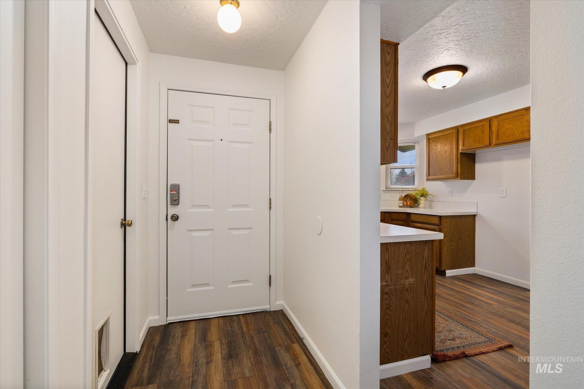 6013 N Waterside, Garden City, Idaho 83714, 3 Bedrooms, 2 Bathrooms, Residential For Sale, Price $411,000,MLS 98972646