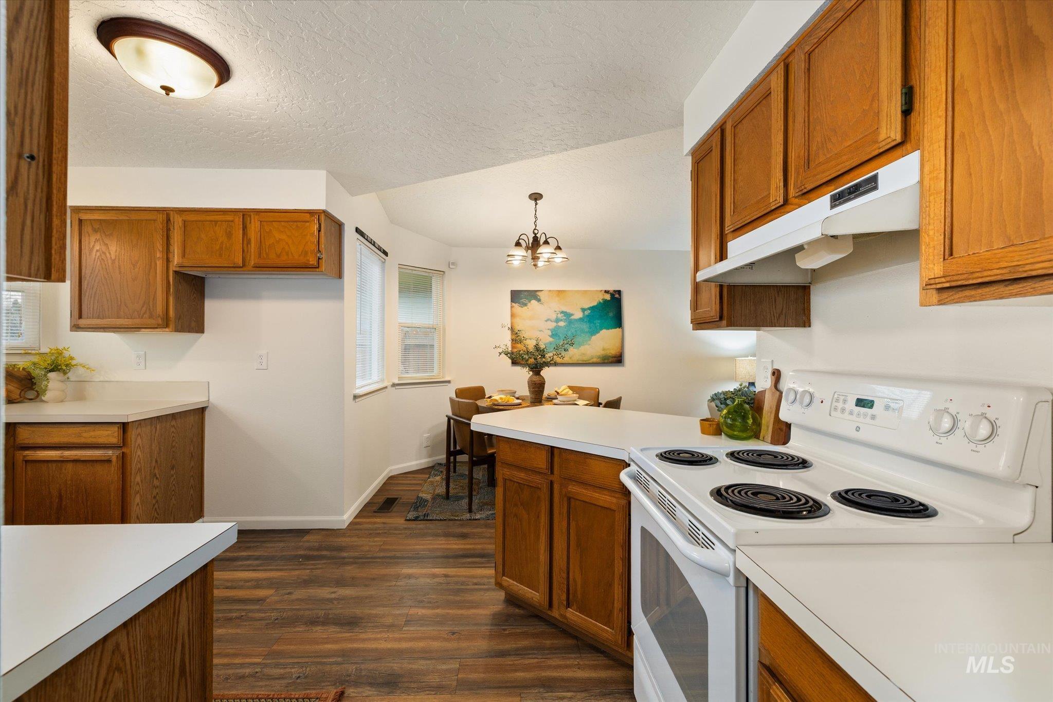 6013 N Waterside, Garden City, Idaho 83714, 3 Bedrooms, 2 Bathrooms, Residential For Sale, Price $411,000,MLS 98972646