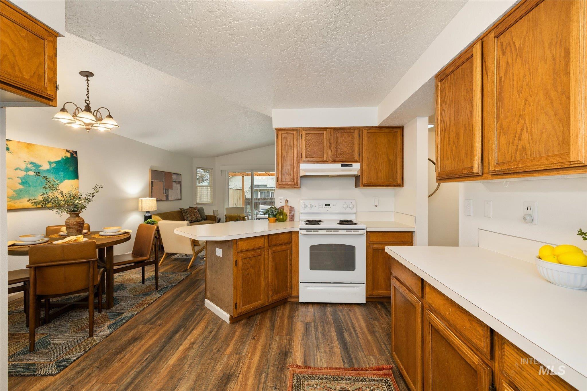 6013 N Waterside, Garden City, Idaho 83714, 3 Bedrooms, 2 Bathrooms, Residential For Sale, Price $411,000,MLS 98972646