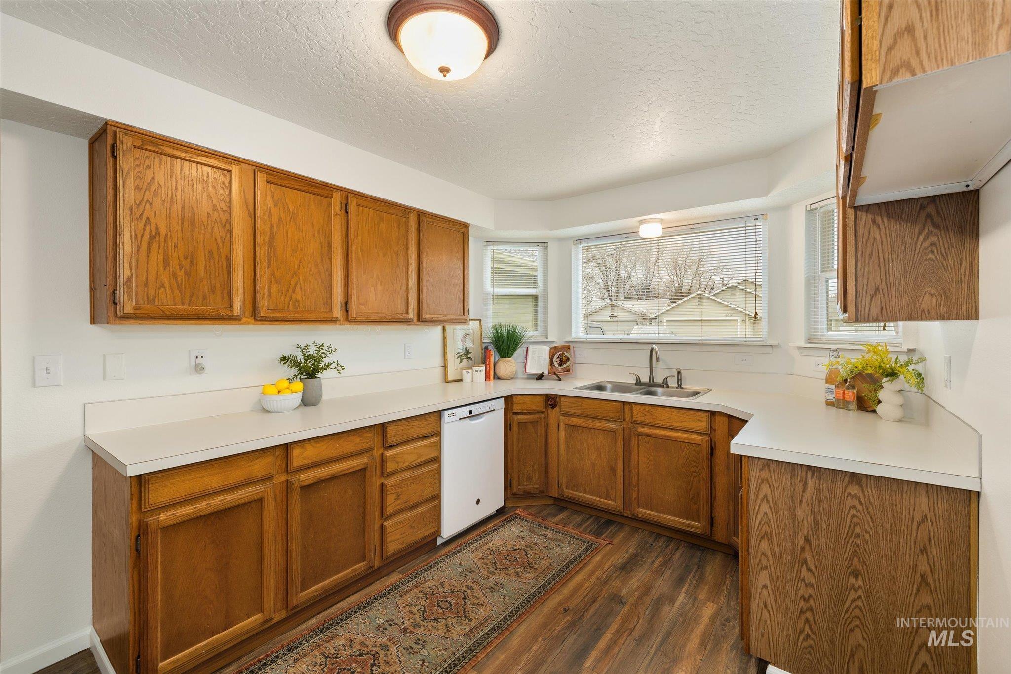 6013 N Waterside, Garden City, Idaho 83714, 3 Bedrooms, 2 Bathrooms, Residential For Sale, Price $411,000,MLS 98972646