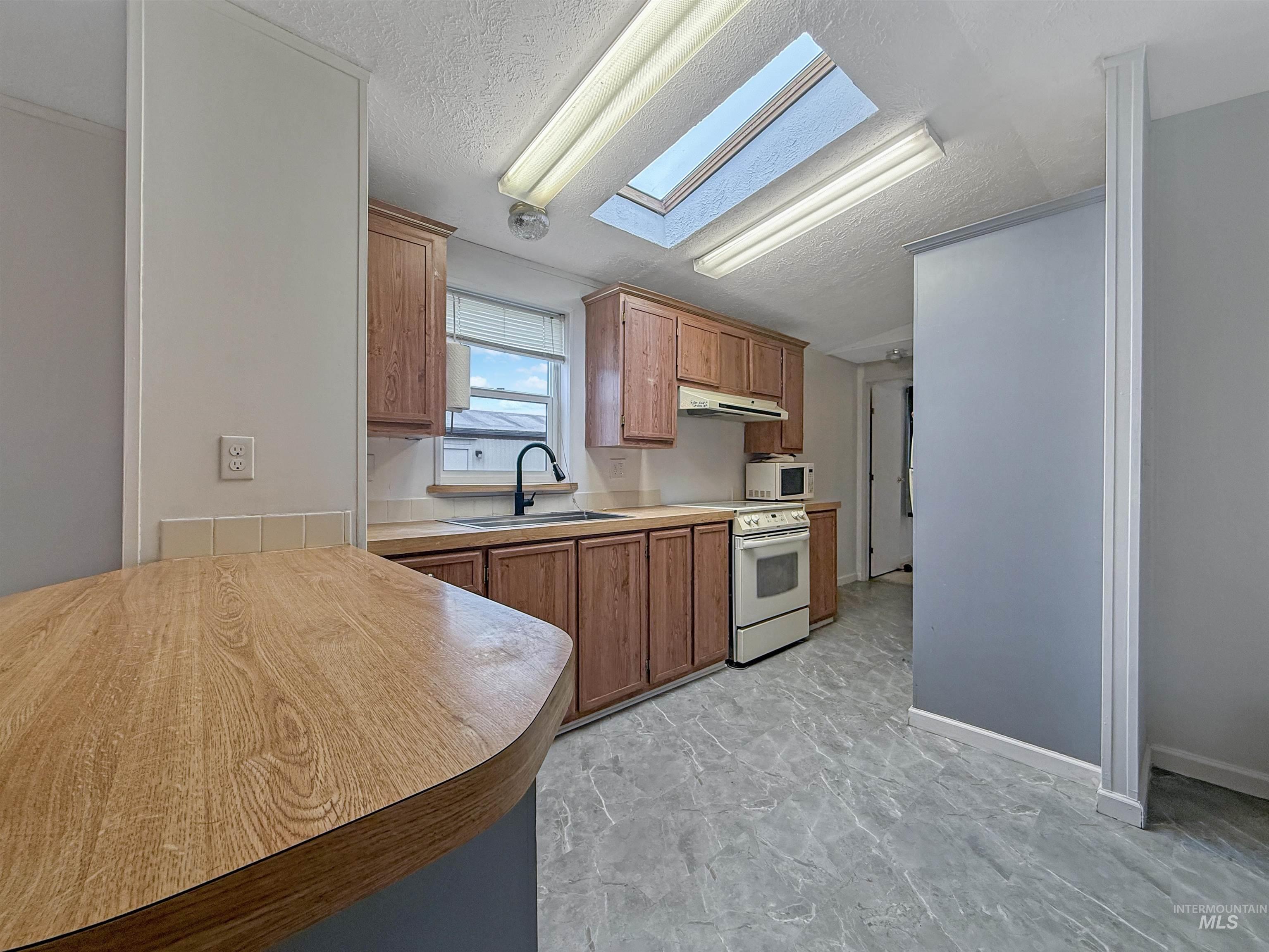 2250 N Hwy 95, Moscow, Idaho 83843, 2 Bedrooms, 2 Bathrooms, Residential For Sale, Price $79,000,MLS 98972654