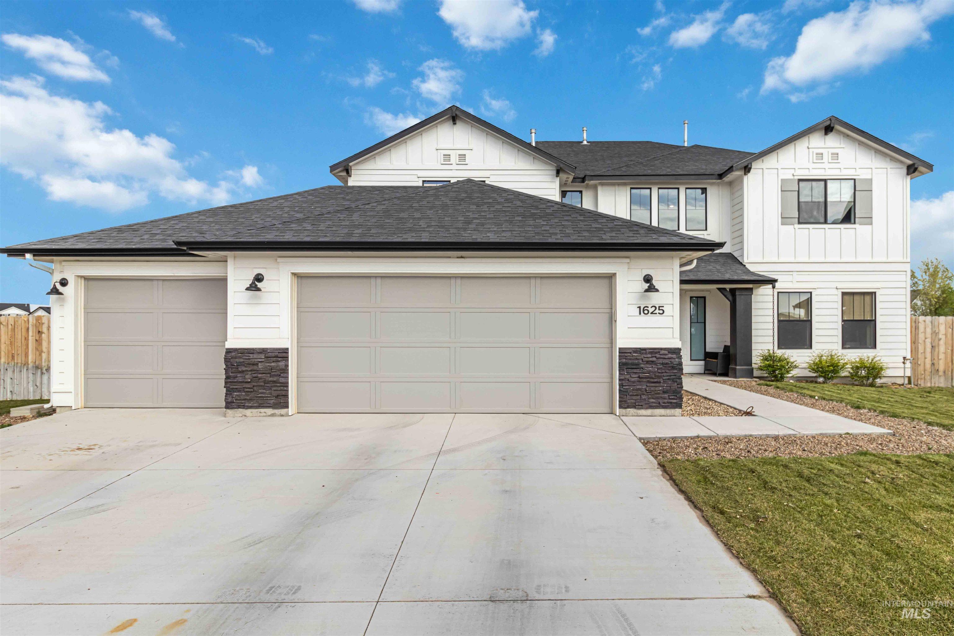 1625 SW Accipiter, Mountain Home, Idaho 83647, 4 Bedrooms, 3 Bathrooms, Residential For Sale, Price $525,000,MLS 98972655