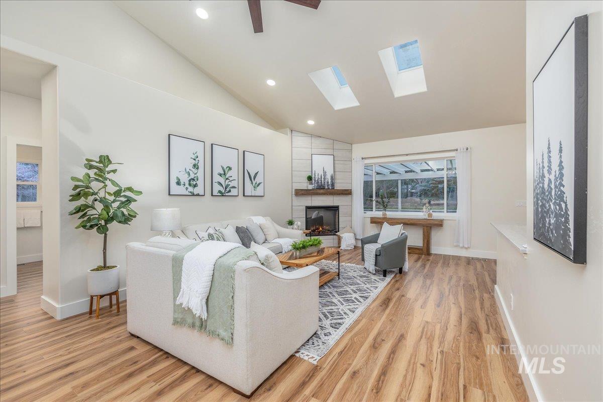 2162 N Sevenoaks Way, Eagle, Idaho 83616, 4 Bedrooms, 3.5 Bathrooms, Residential For Sale, Price $975,000,MLS 98972657