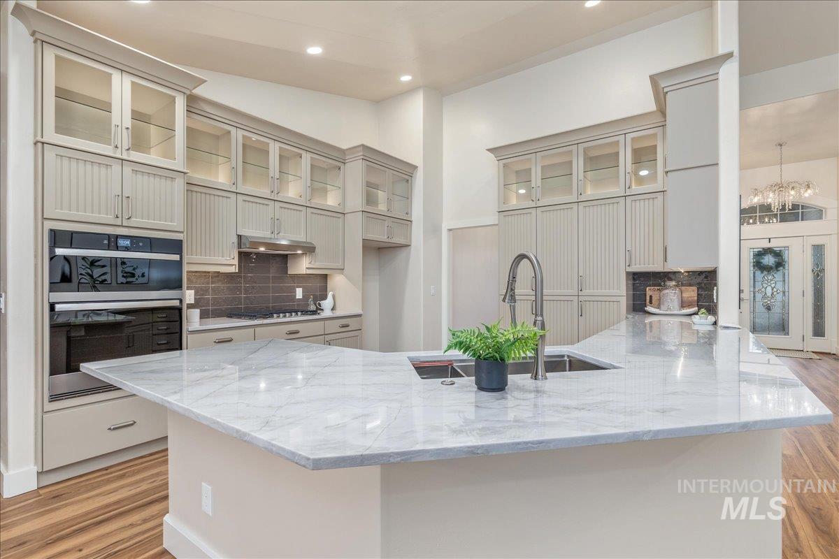 2162 N Sevenoaks Way, Eagle, Idaho 83616, 4 Bedrooms, 3.5 Bathrooms, Residential For Sale, Price $975,000,MLS 98972657