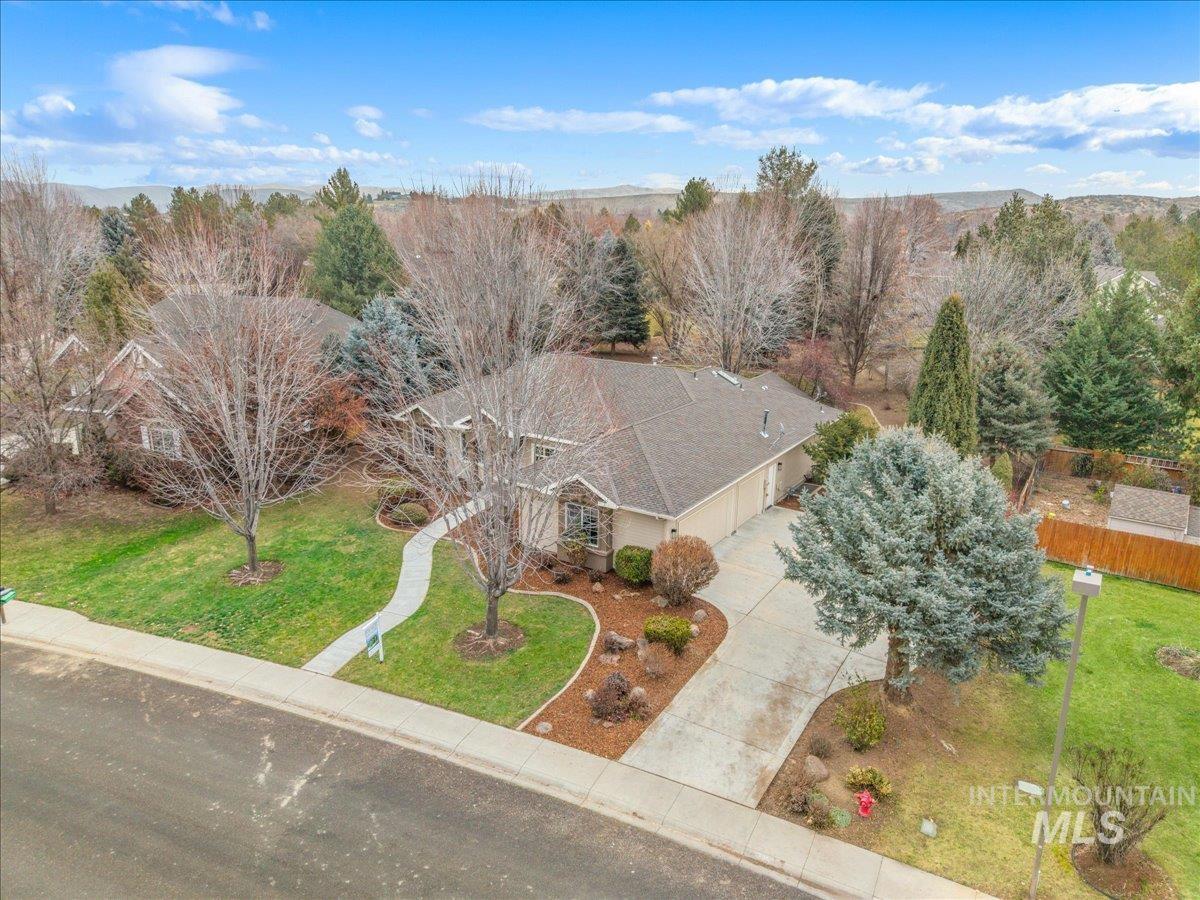 2162 N Sevenoaks Way, Eagle, Idaho 83616, 4 Bedrooms, 3.5 Bathrooms, Residential For Sale, Price $975,000,MLS 98972657