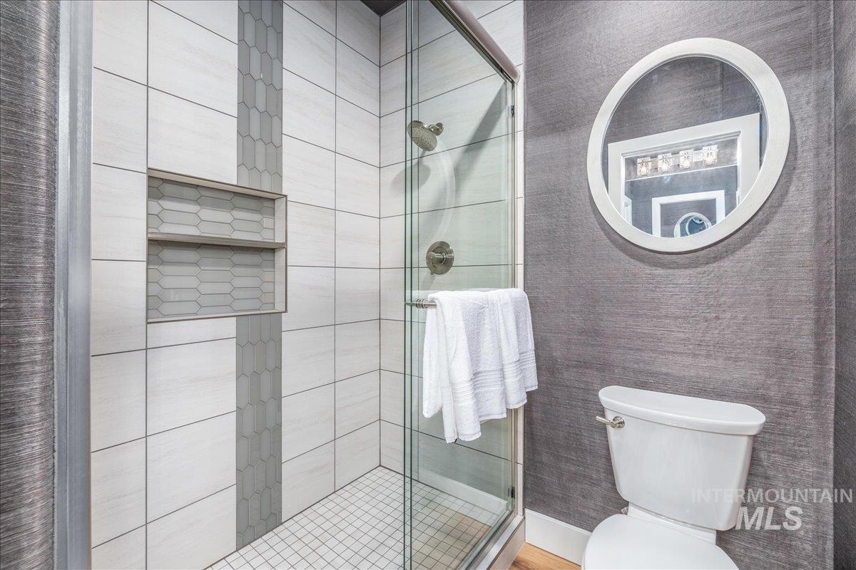 2162 N Sevenoaks Way, Eagle, Idaho 83616, 4 Bedrooms, 3.5 Bathrooms, Residential For Sale, Price $975,000,MLS 98972657