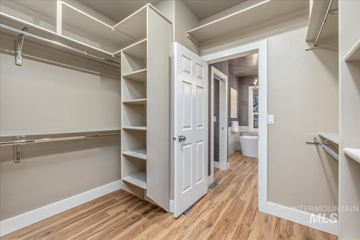 2162 N Sevenoaks Way, Eagle, Idaho 83616, 4 Bedrooms, 3.5 Bathrooms, Residential For Sale, Price $975,000,MLS 98972657