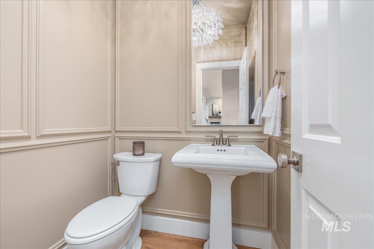 2162 N Sevenoaks Way, Eagle, Idaho 83616, 4 Bedrooms, 3.5 Bathrooms, Residential For Sale, Price $975,000,MLS 98972657