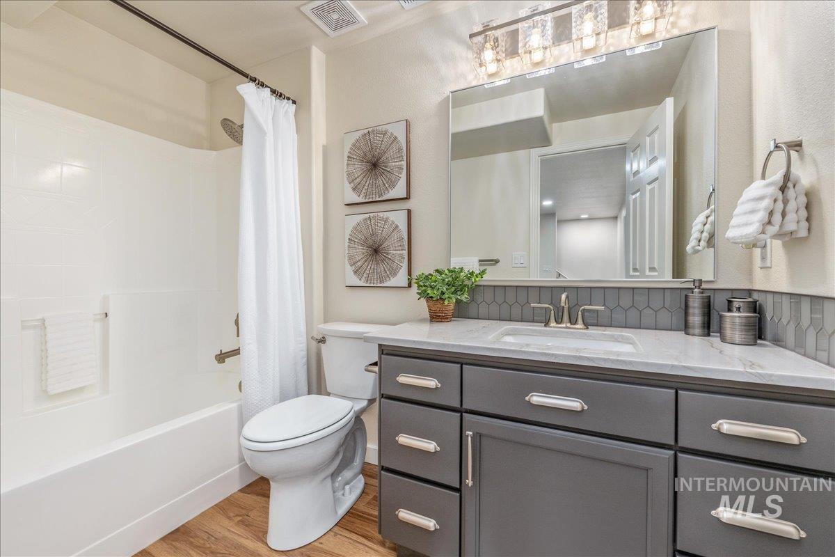 2162 N Sevenoaks Way, Eagle, Idaho 83616, 4 Bedrooms, 3.5 Bathrooms, Residential For Sale, Price $975,000,MLS 98972657