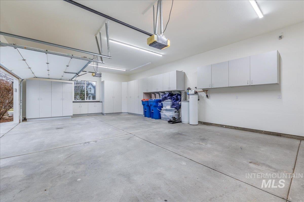 2162 N Sevenoaks Way, Eagle, Idaho 83616, 4 Bedrooms, 3.5 Bathrooms, Residential For Sale, Price $975,000,MLS 98972657