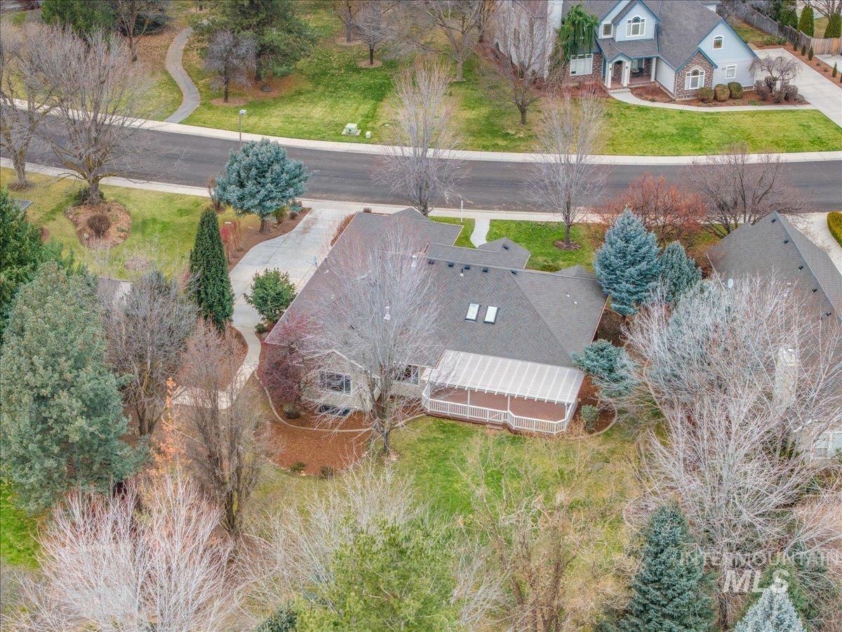 2162 N Sevenoaks Way, Eagle, Idaho 83616, 4 Bedrooms, 3.5 Bathrooms, Residential For Sale, Price $975,000,MLS 98972657