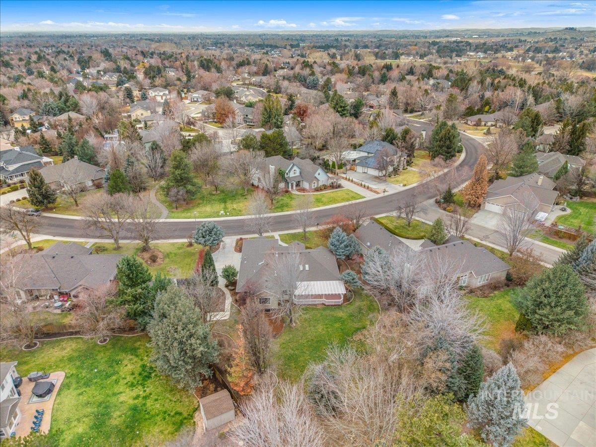 2162 N Sevenoaks Way, Eagle, Idaho 83616, 4 Bedrooms, 3.5 Bathrooms, Residential For Sale, Price $975,000,MLS 98972657