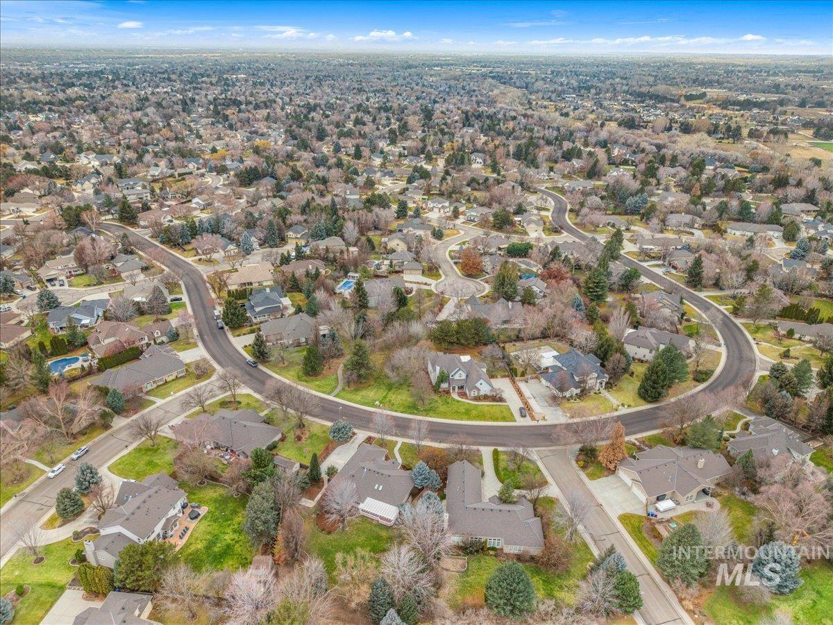 2162 N Sevenoaks Way, Eagle, Idaho 83616, 4 Bedrooms, 3.5 Bathrooms, Residential For Sale, Price $975,000,MLS 98972657