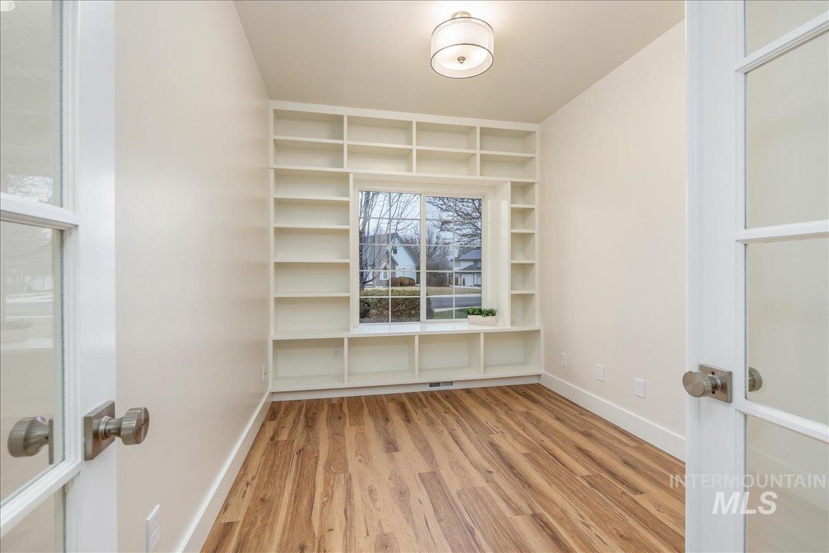 2162 N Sevenoaks Way, Eagle, Idaho 83616, 4 Bedrooms, 3.5 Bathrooms, Residential For Sale, Price $975,000,MLS 98972657