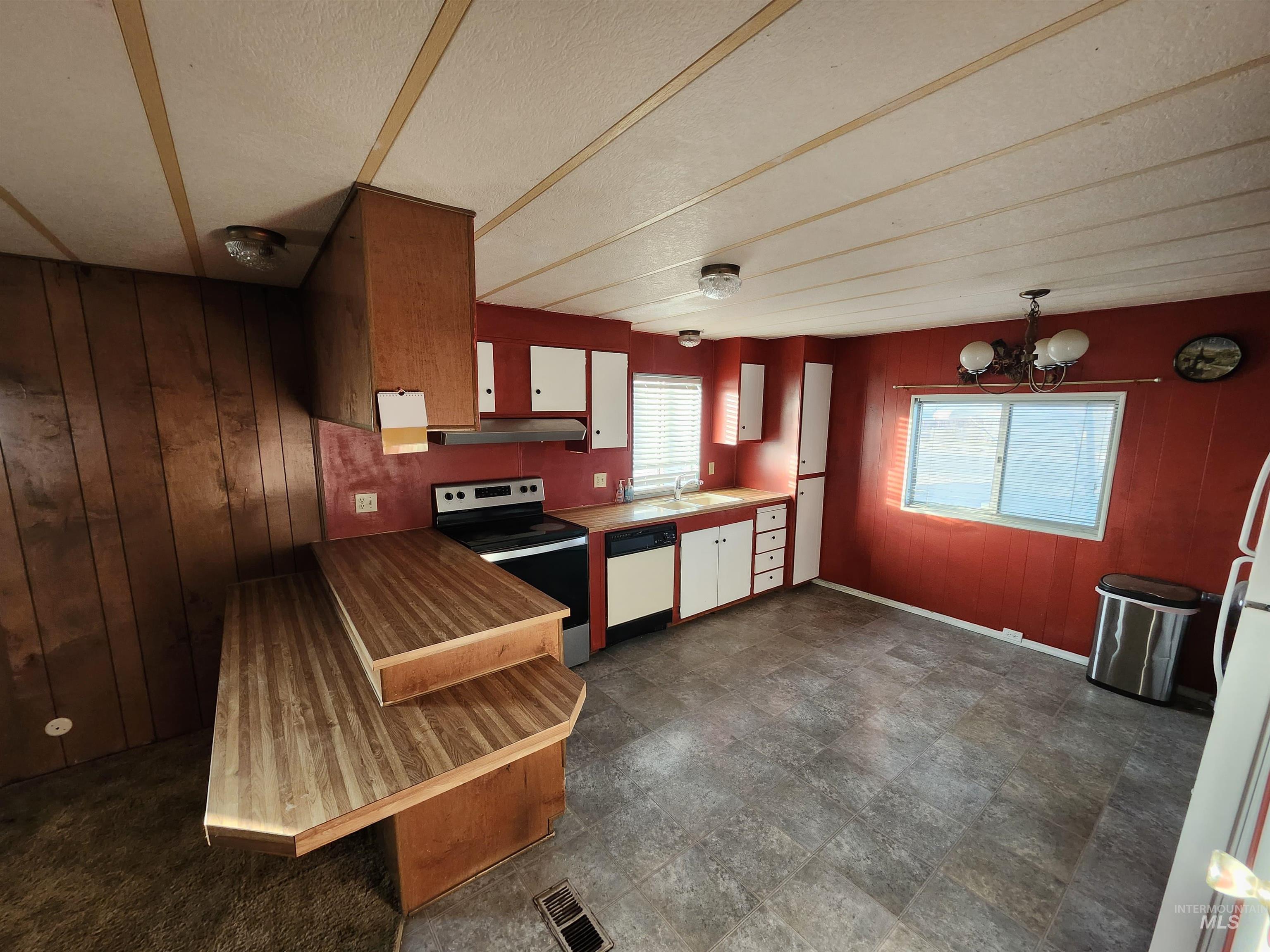 3104 E Ustick Rd, Caldwell, Idaho 83605, 2 Bedrooms, 1 Bathroom, Residential For Sale, Price $57,500,MLS 98972659