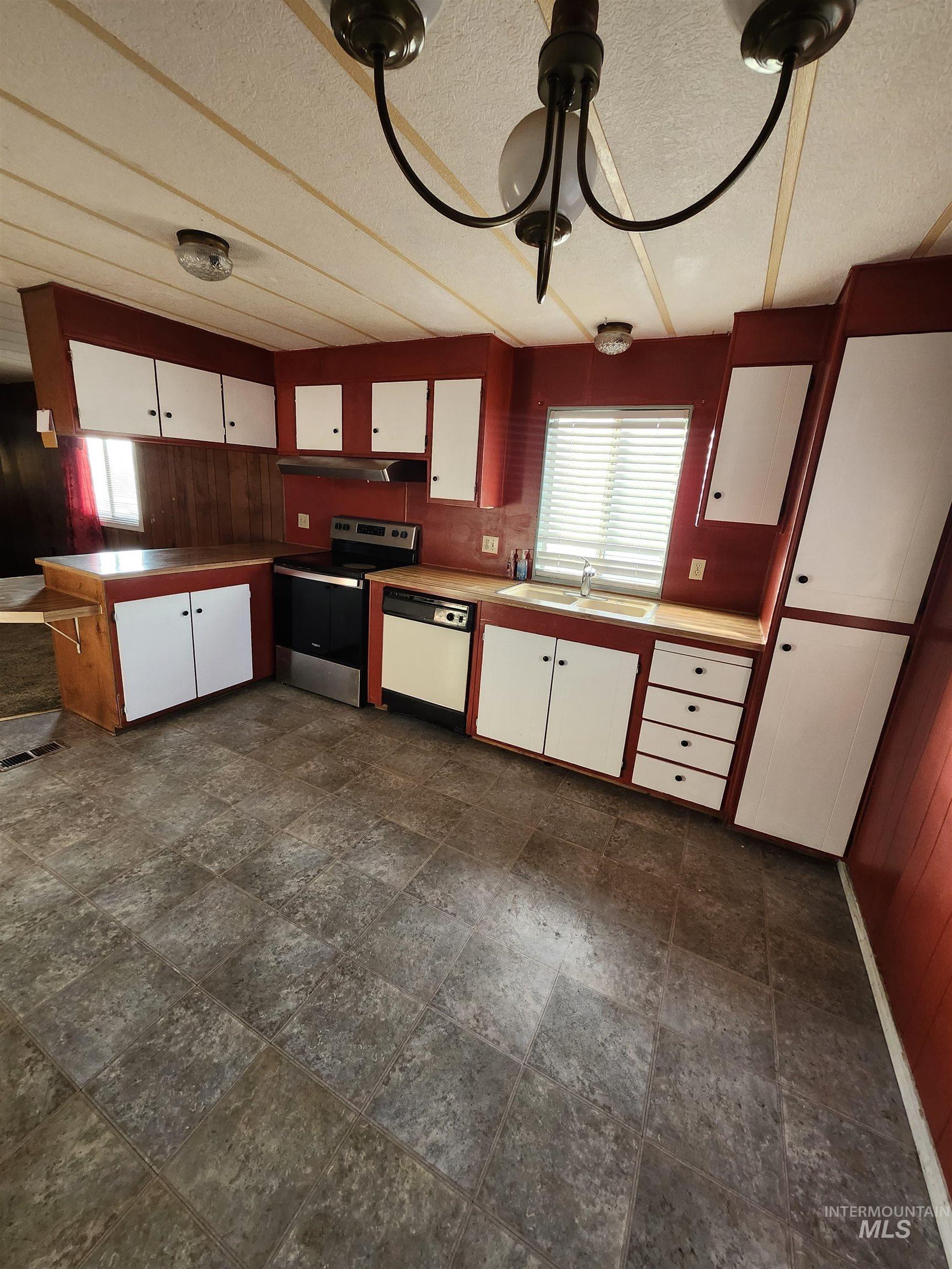 3104 E Ustick Rd, Caldwell, Idaho 83605, 2 Bedrooms, 1 Bathroom, Residential For Sale, Price $57,500,MLS 98972659