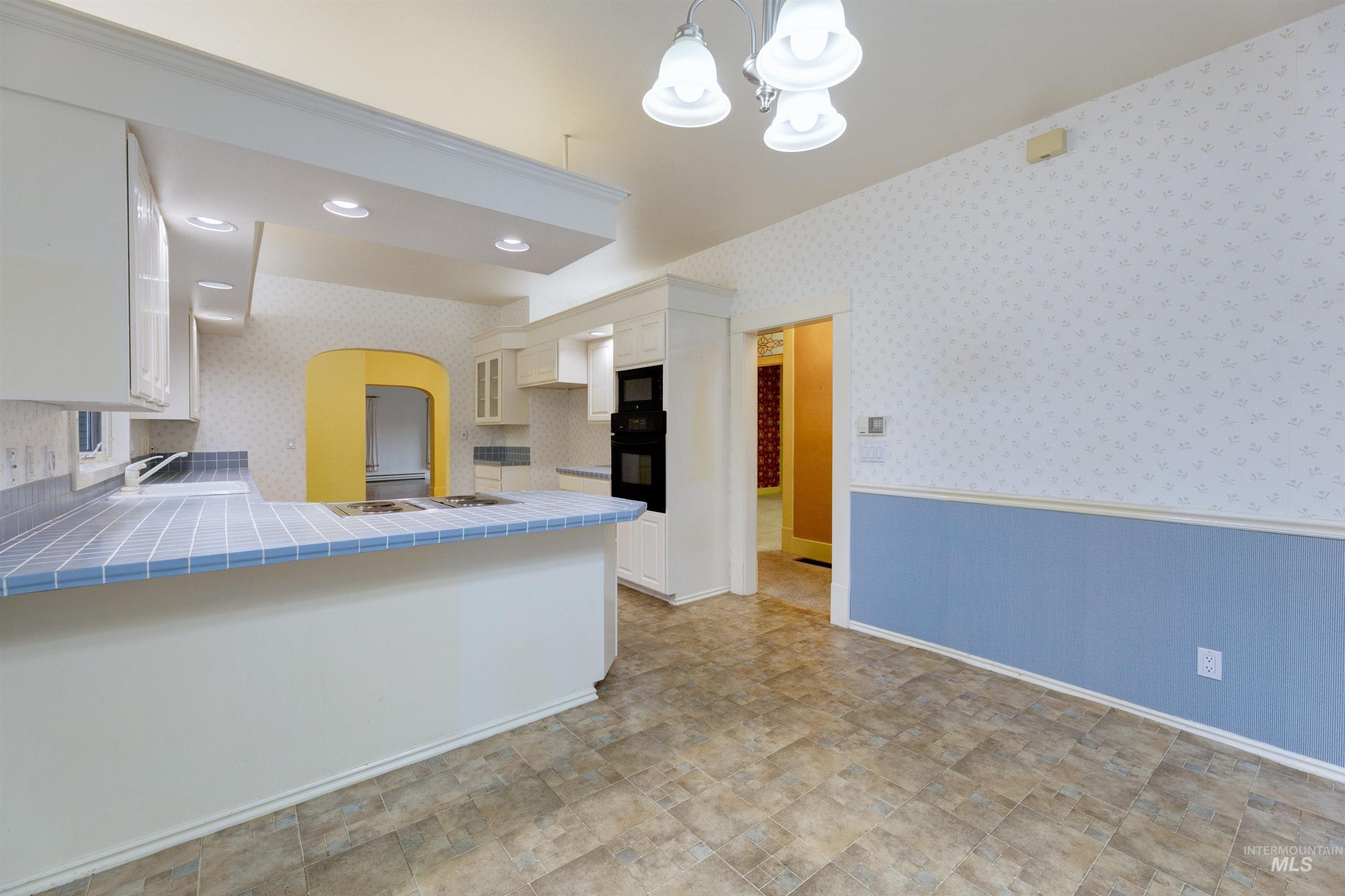 3939 N Oak Park Place, Boise, Idaho 83703, 4 Bedrooms, 2 Bathrooms, Residential For Sale, Price $635,900,MLS 98972661