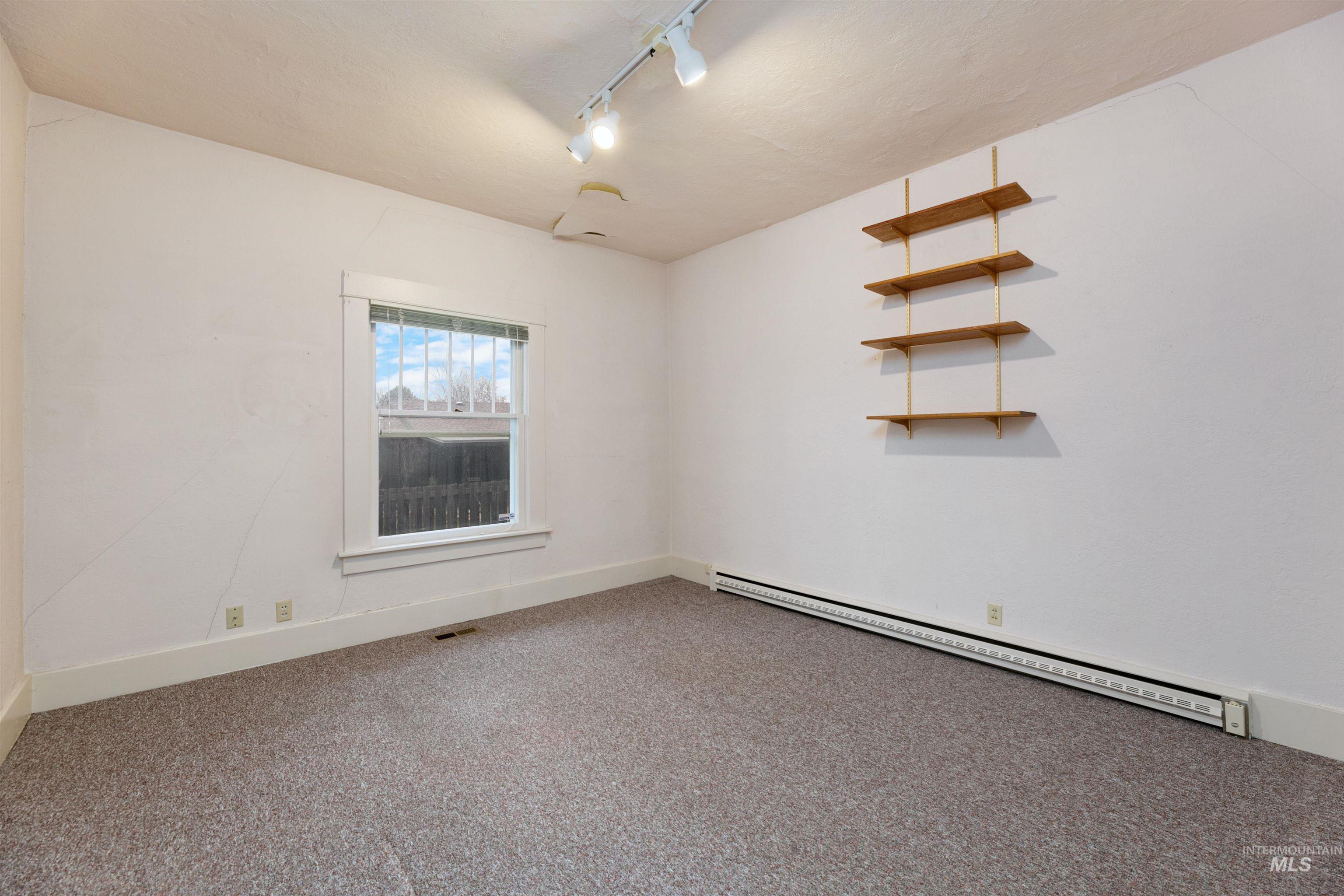 3939 N Oak Park Place, Boise, Idaho 83703, 4 Bedrooms, 2 Bathrooms, Residential For Sale, Price $635,900,MLS 98972661