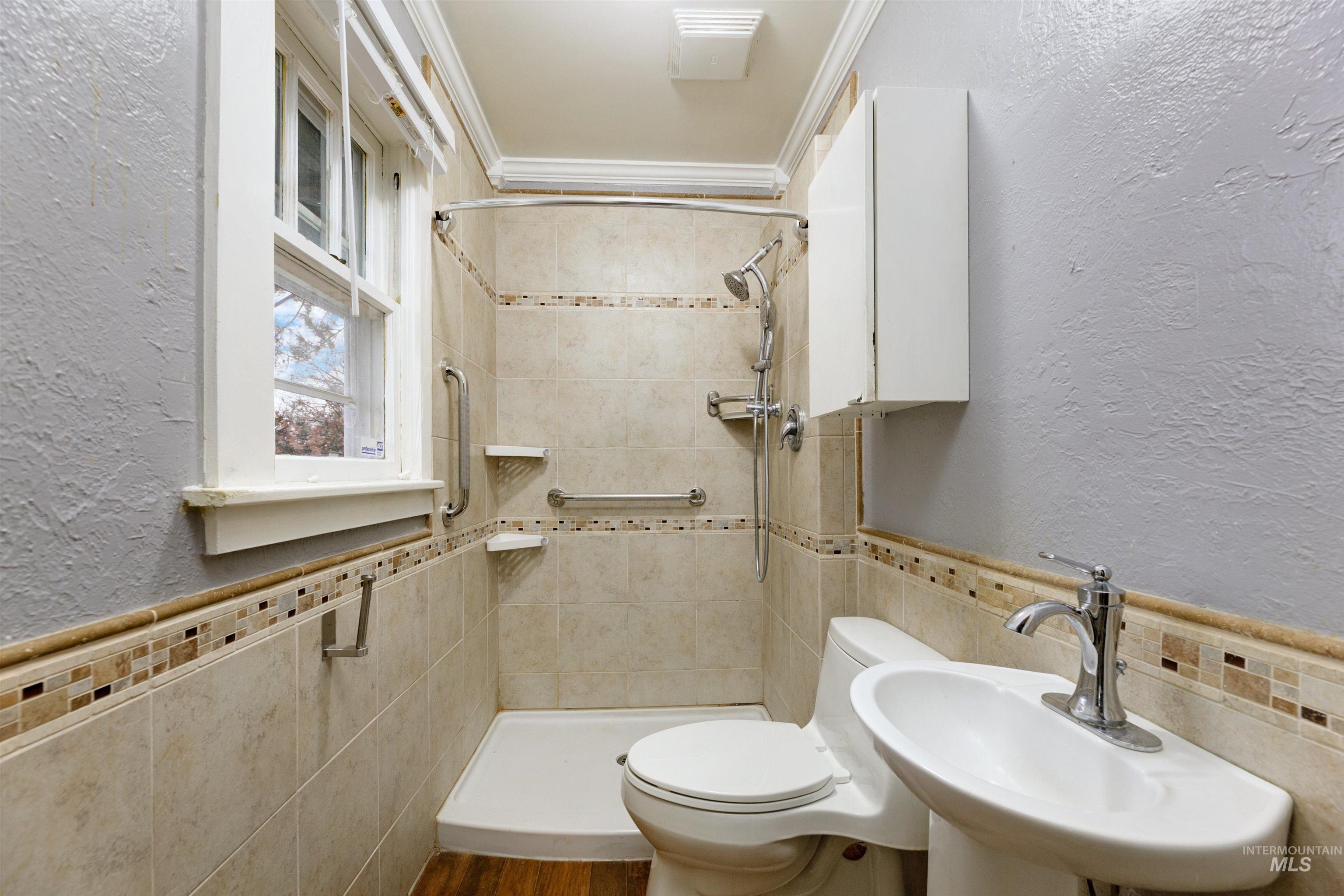 3939 N Oak Park Place, Boise, Idaho 83703, 4 Bedrooms, 2 Bathrooms, Residential For Sale, Price $635,900,MLS 98972661