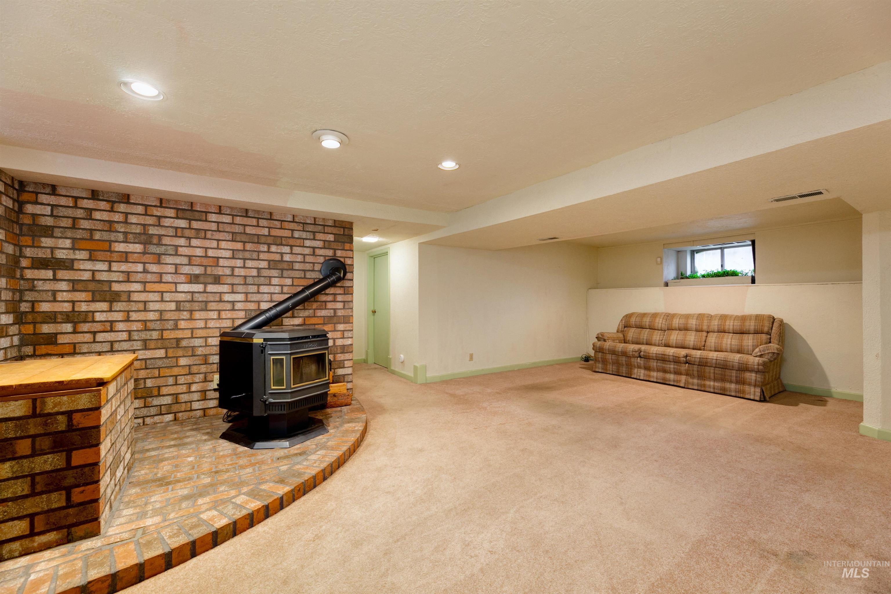 3939 N Oak Park Place, Boise, Idaho 83703, 4 Bedrooms, 2 Bathrooms, Residential For Sale, Price $635,900,MLS 98972661