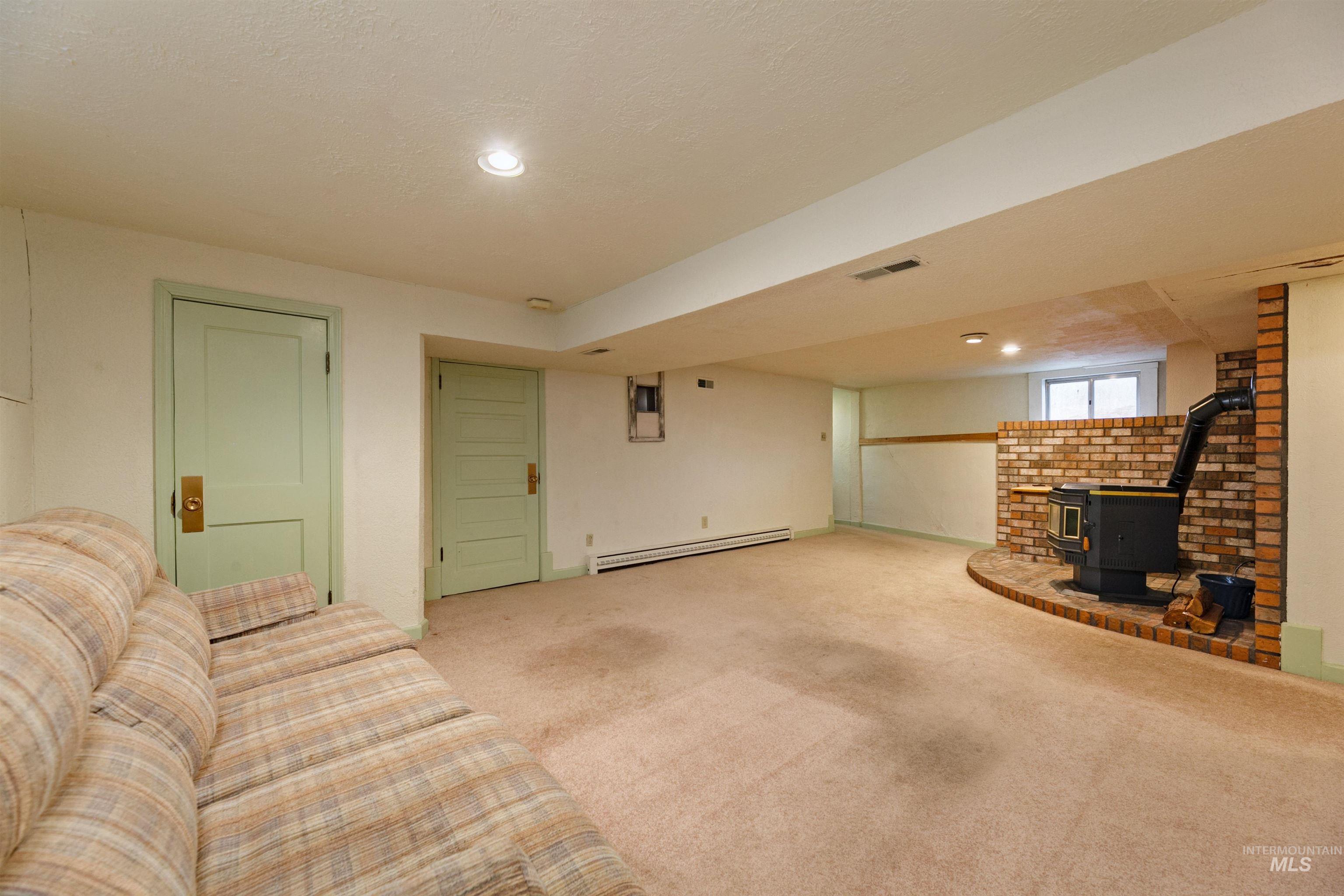 3939 N Oak Park Place, Boise, Idaho 83703, 4 Bedrooms, 2 Bathrooms, Residential For Sale, Price $635,900,MLS 98972661