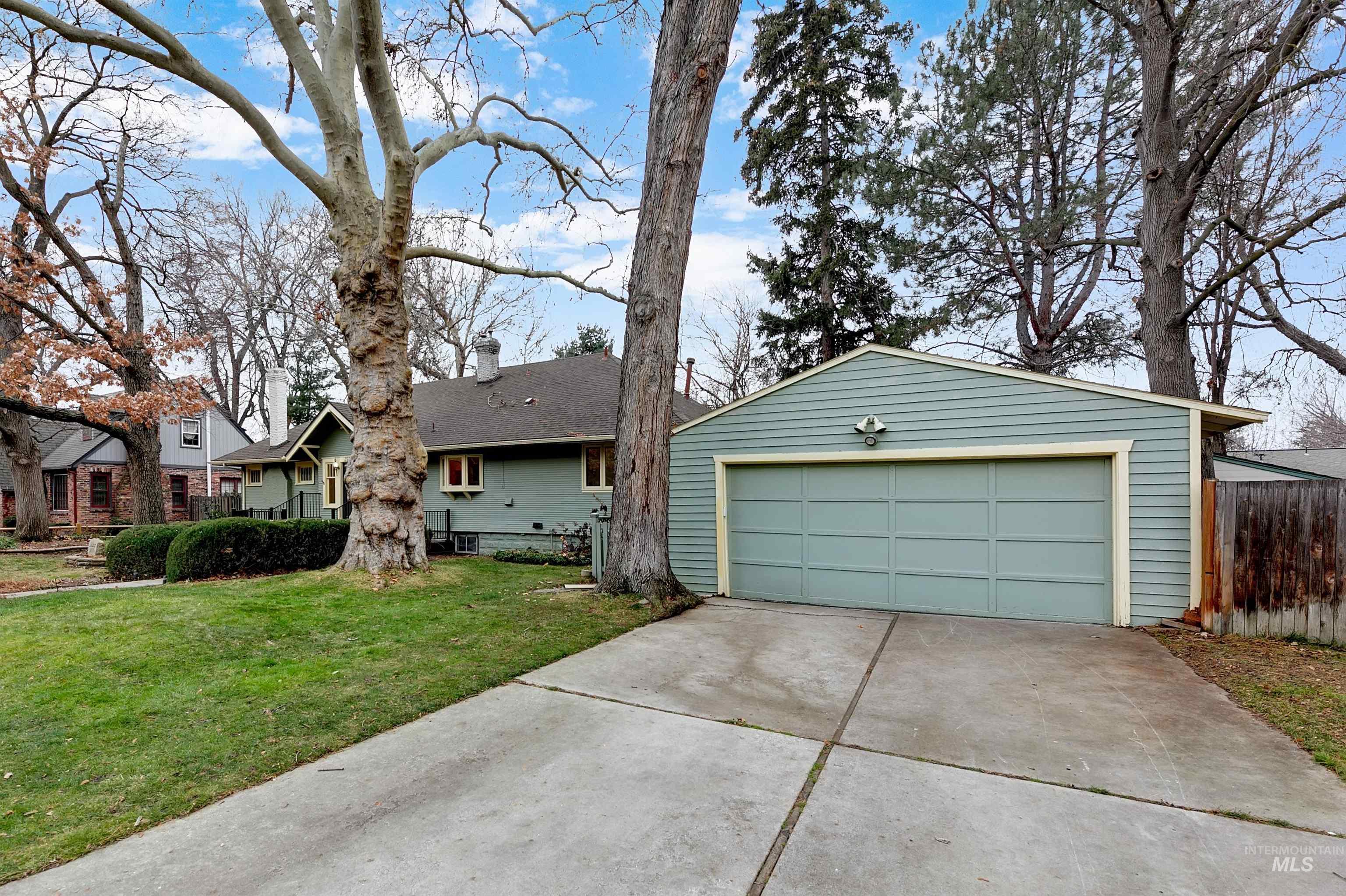 3939 N Oak Park Place, Boise, Idaho 83703, 4 Bedrooms, 2 Bathrooms, Residential For Sale, Price $635,900,MLS 98972661