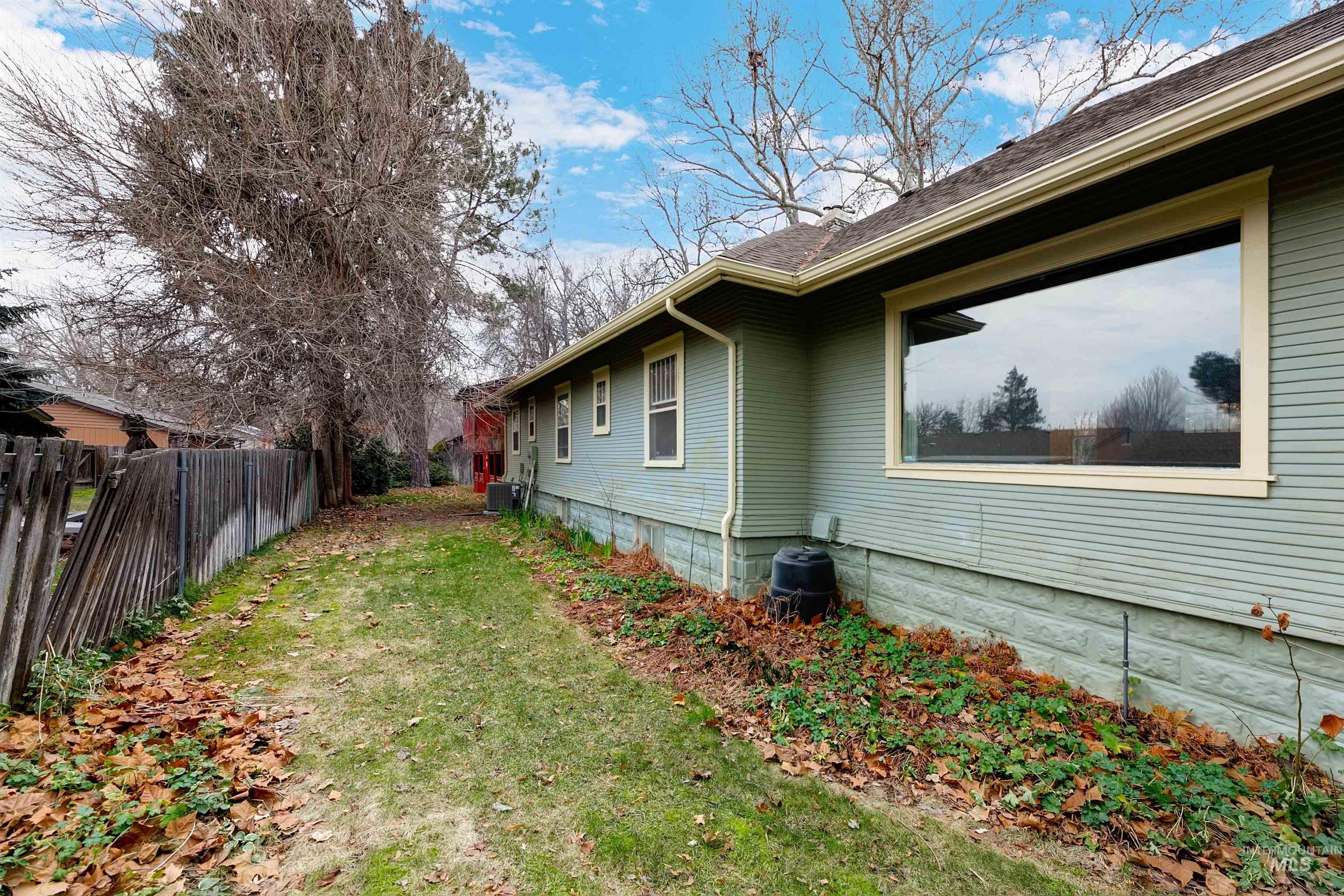 3939 N Oak Park Place, Boise, Idaho 83703, 4 Bedrooms, 2 Bathrooms, Residential For Sale, Price $635,900,MLS 98972661