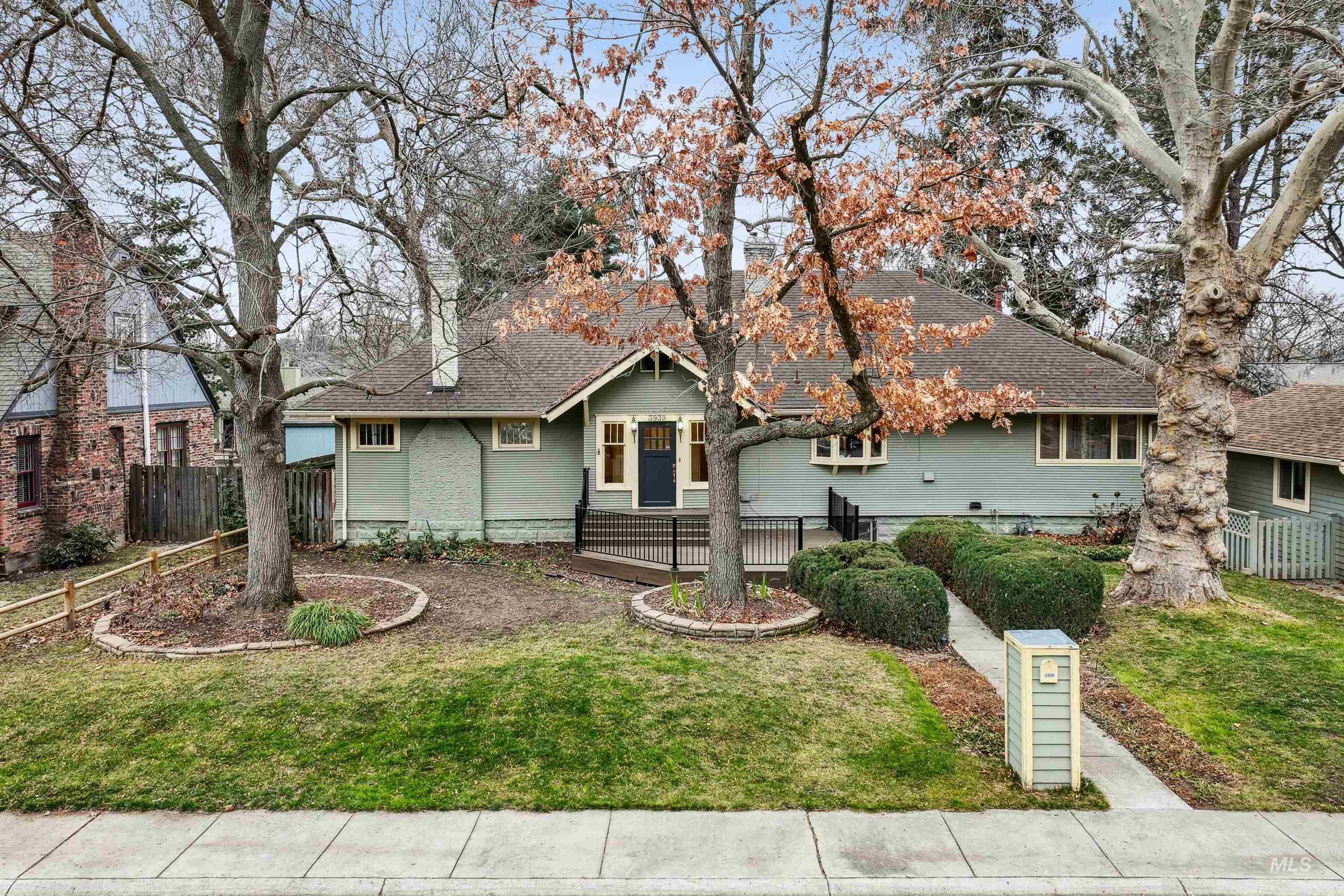 3939 N Oak Park Place, Boise, Idaho 83703, 4 Bedrooms, 2 Bathrooms, Residential For Sale, Price $635,900,MLS 98972661