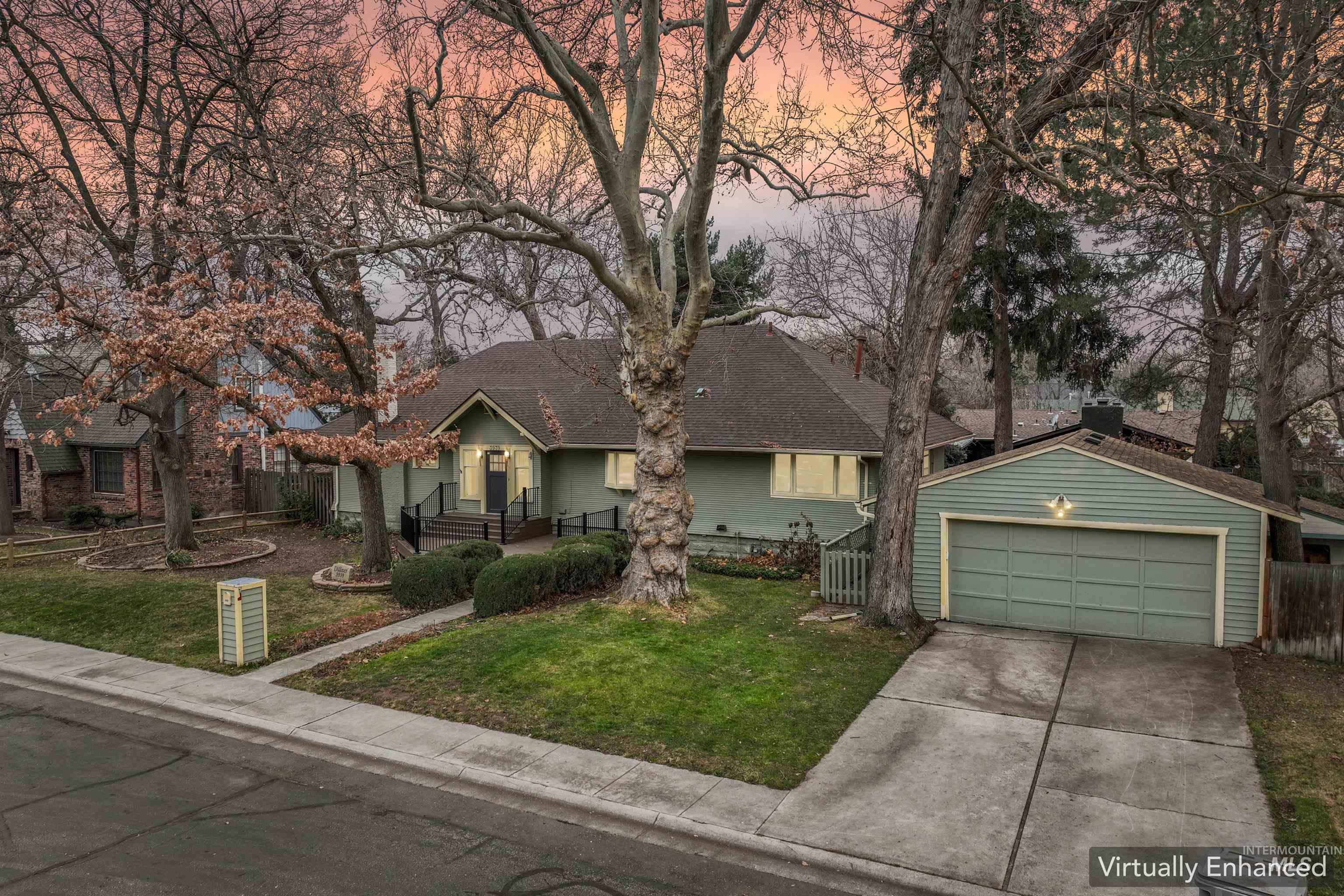 3939 N Oak Park Place, Boise, Idaho 83703, 4 Bedrooms, 2 Bathrooms, Residential For Sale, Price $635,900,MLS 98972661