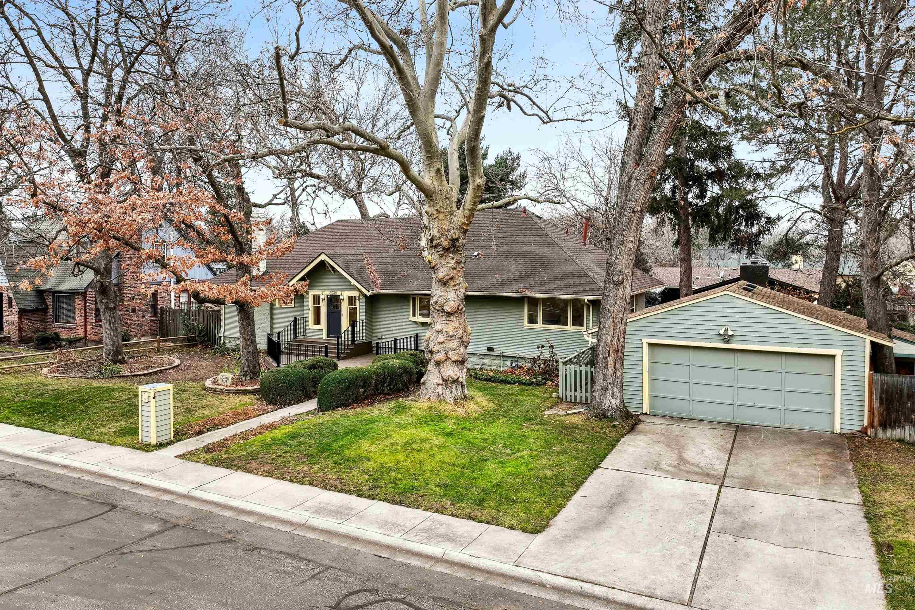 3939 N Oak Park Place, Boise, Idaho 83703, 4 Bedrooms, 2 Bathrooms, Residential For Sale, Price $635,900,MLS 98972661