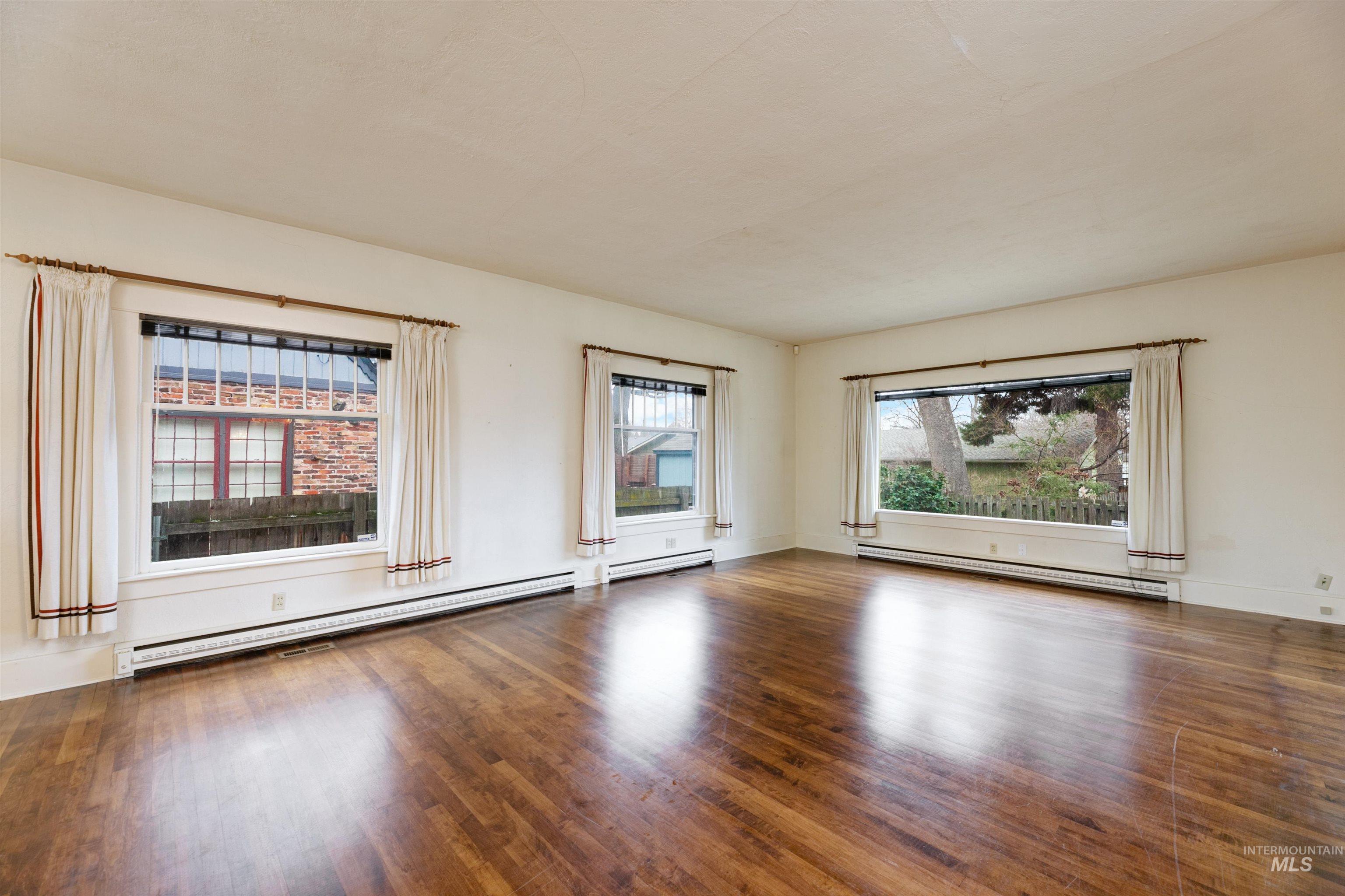 3939 N Oak Park Place, Boise, Idaho 83703, 4 Bedrooms, 2 Bathrooms, Residential For Sale, Price $635,900,MLS 98972661