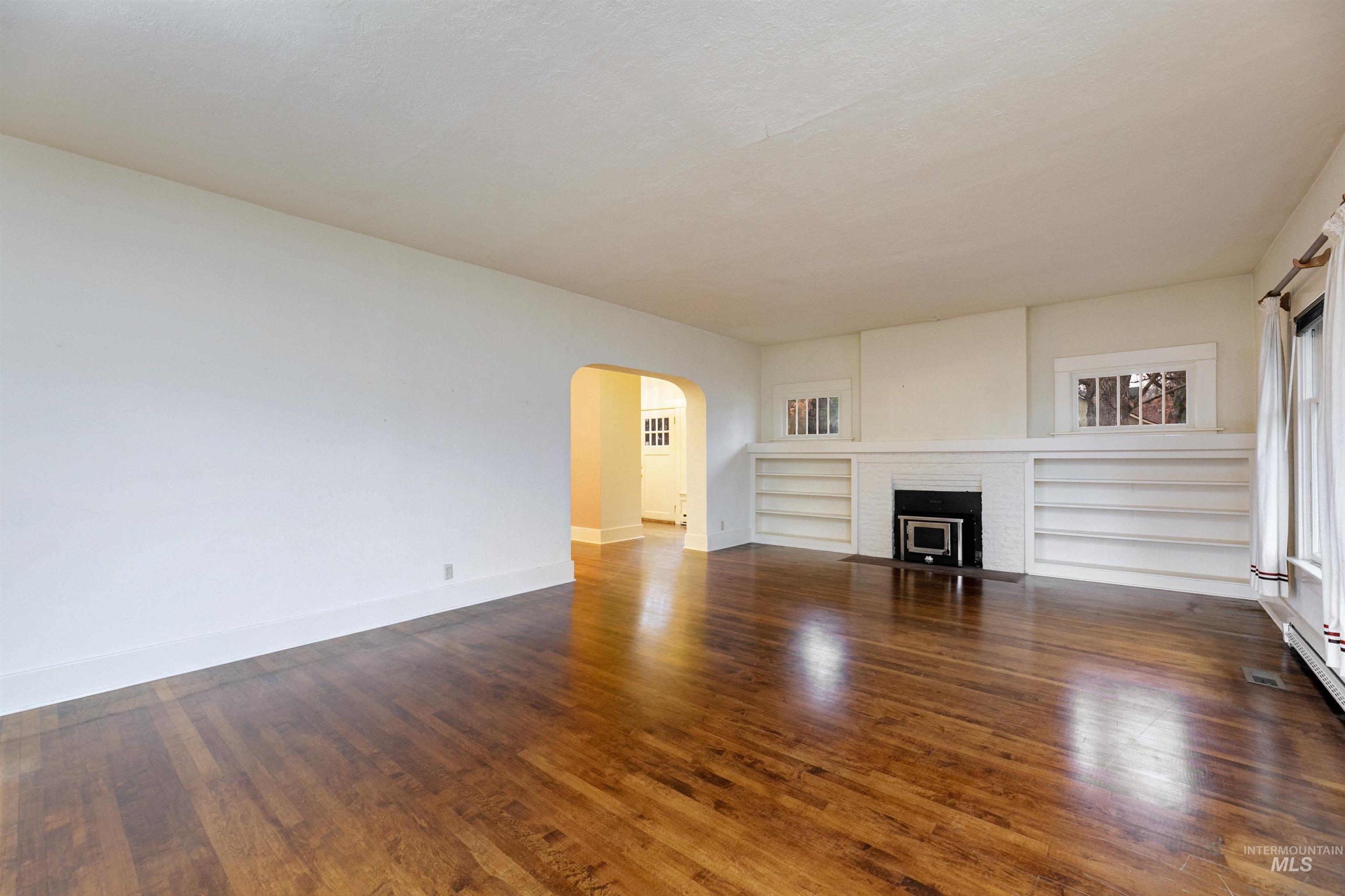 3939 N Oak Park Place, Boise, Idaho 83703, 4 Bedrooms, 2 Bathrooms, Residential For Sale, Price $635,900,MLS 98972661