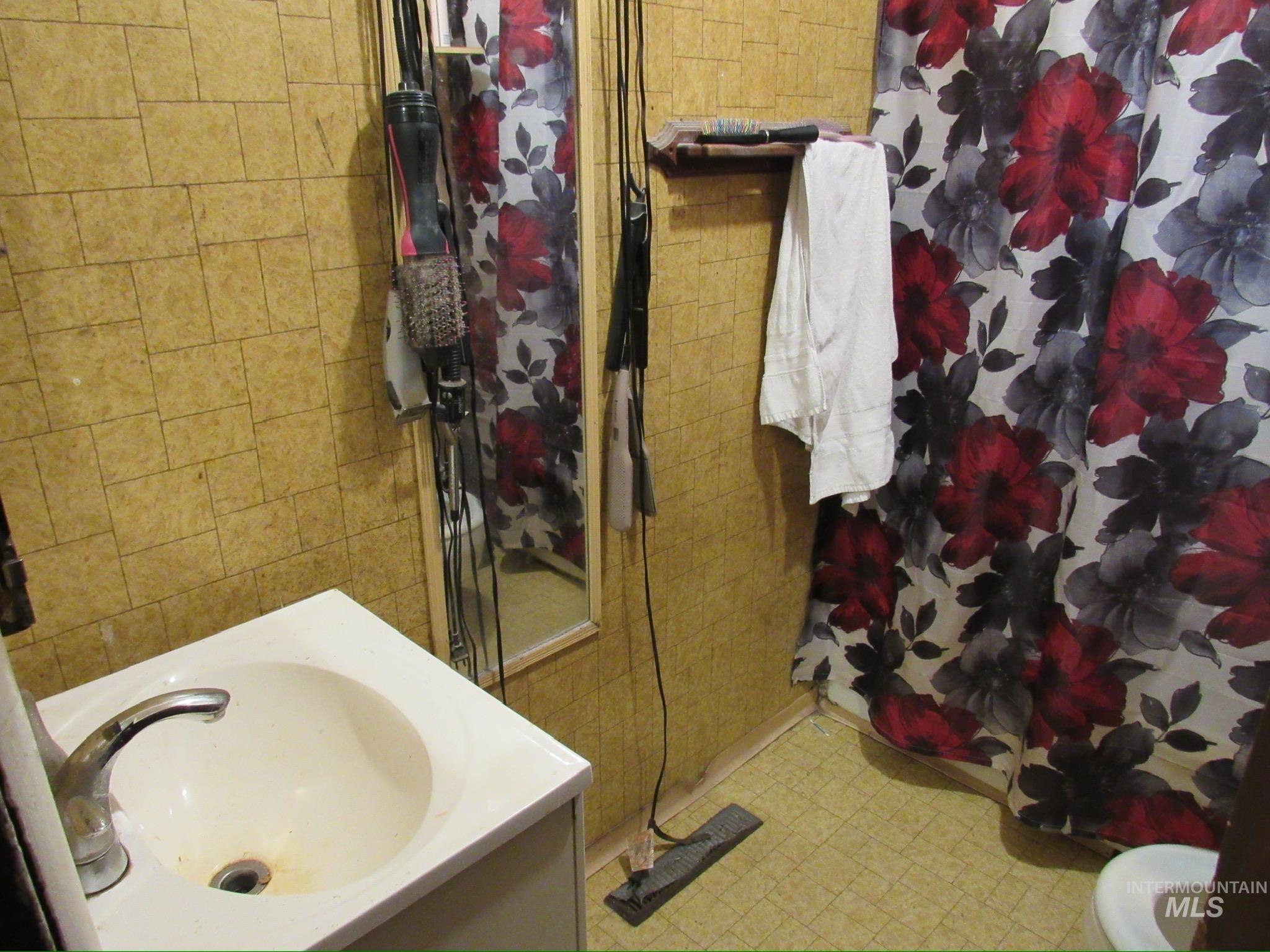 10440 US-12, Orofino, Idaho 83544, 2 Bedrooms, 1 Bathroom, Residential For Sale, Price $149,000,MLS 98972662